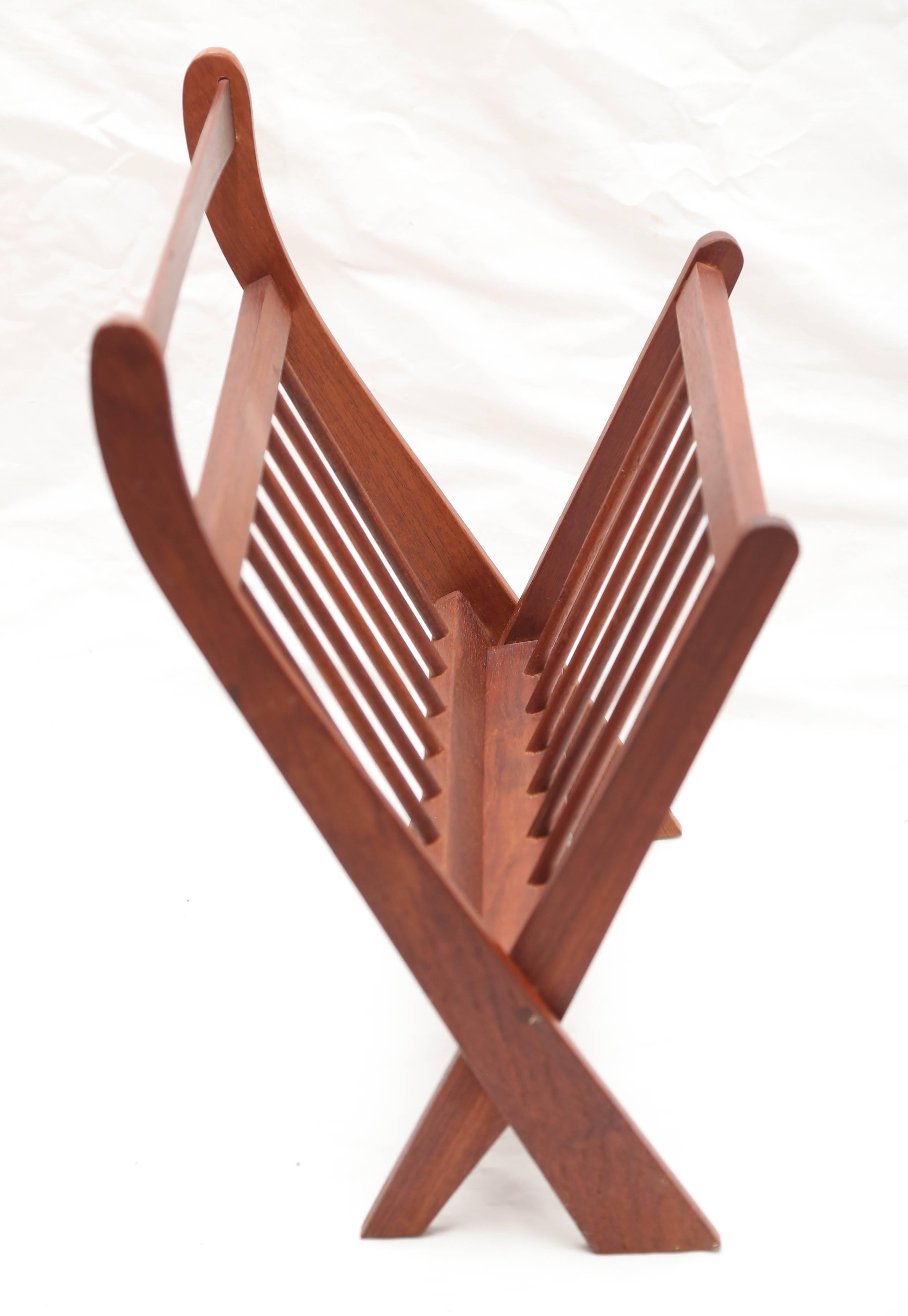 Danish Teak Mid-Century Modern Magazine Rack In Excellent Condition In Miami, FL