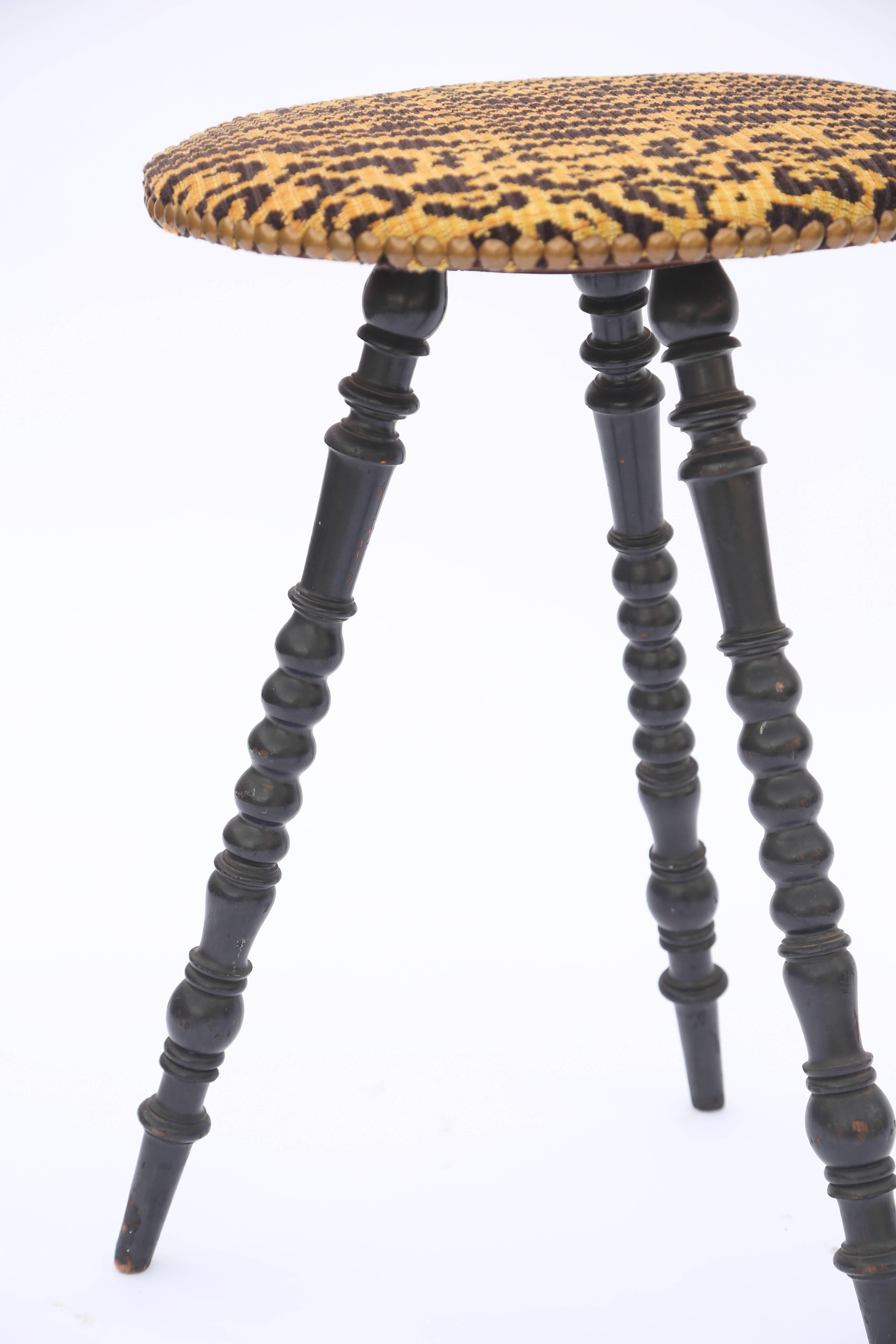 Victorian Turned Leg Tripod Table with Upholstered Round Top in Leopard In Excellent Condition For Sale In West Palm Beach, FL