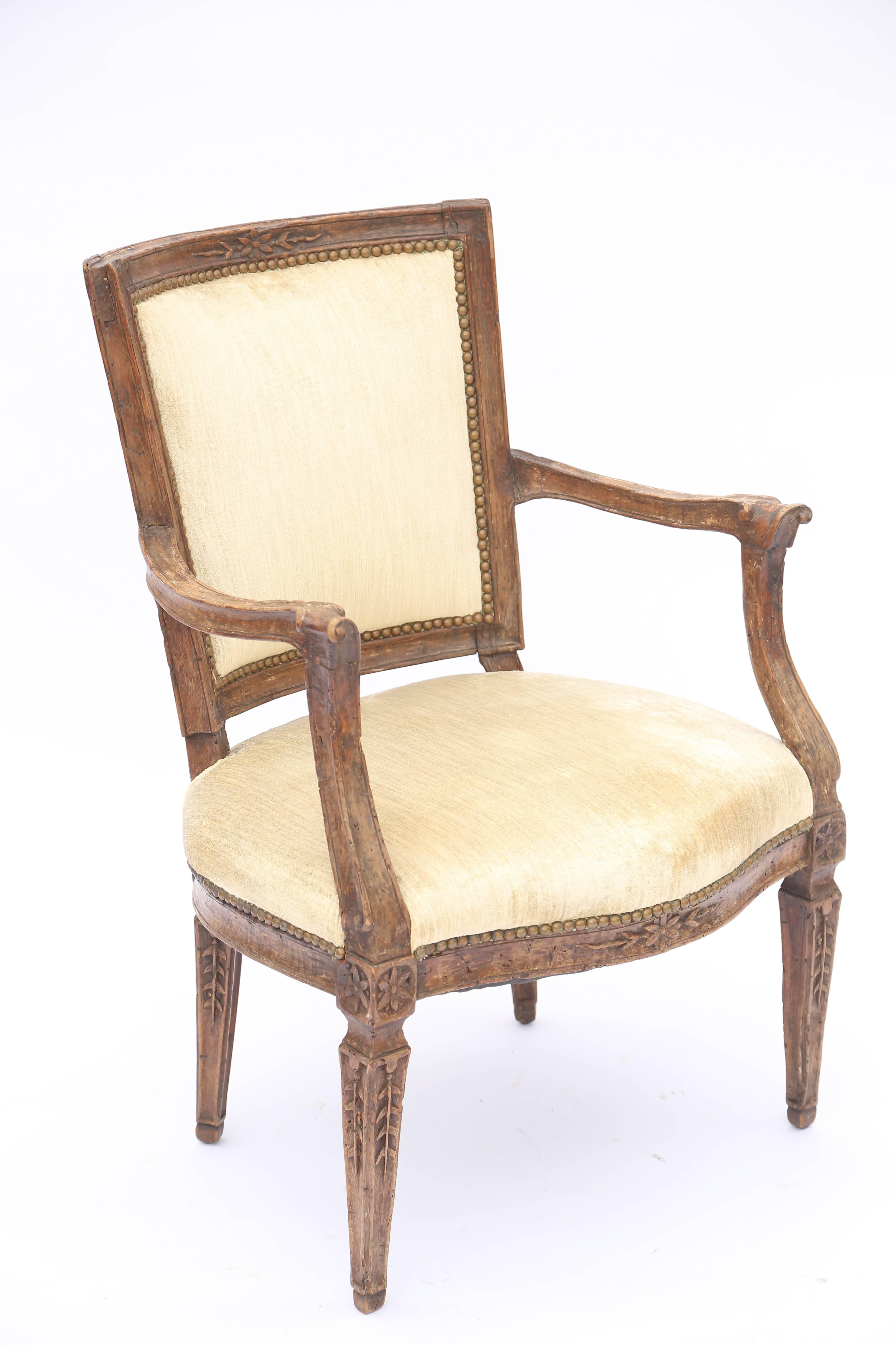 Pair of 18th Century Italian Armchairs For Sale 4