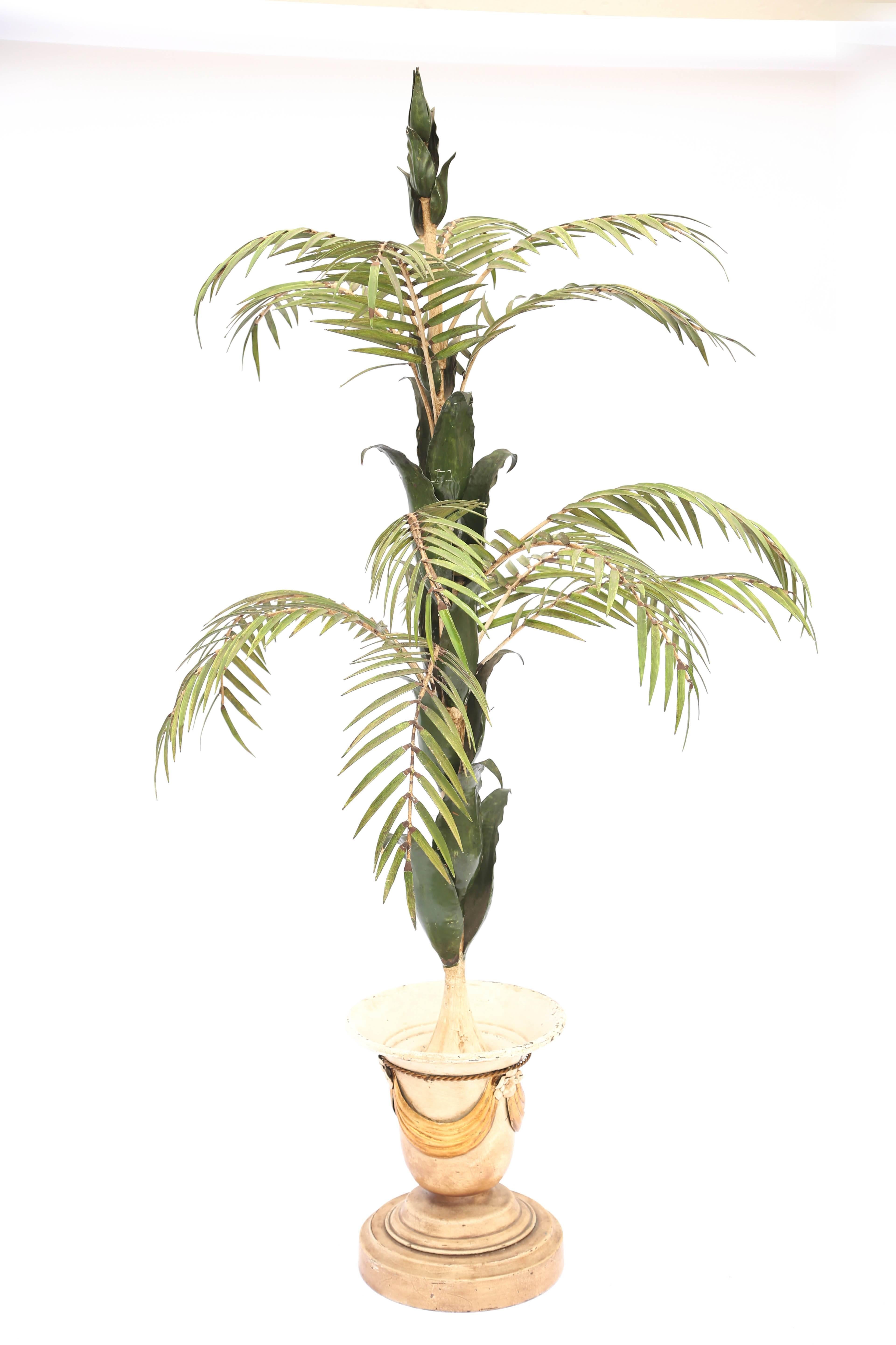 Hollywood Regency Italian Iron Palm Tree Decoration or Torchiere