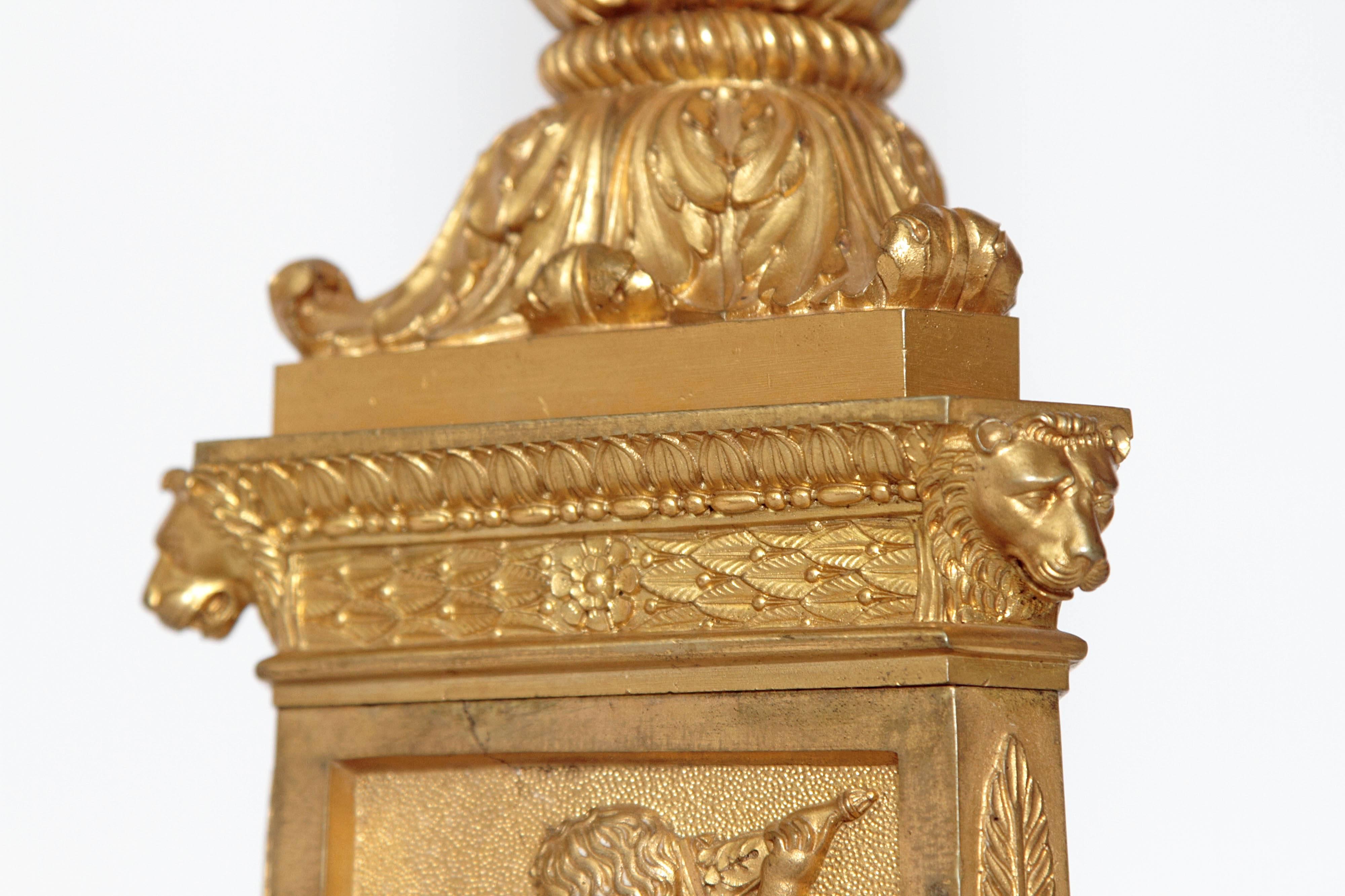 Paire de grands candélabres français Empire en bronze doré à six branches comme lampes en vente 3