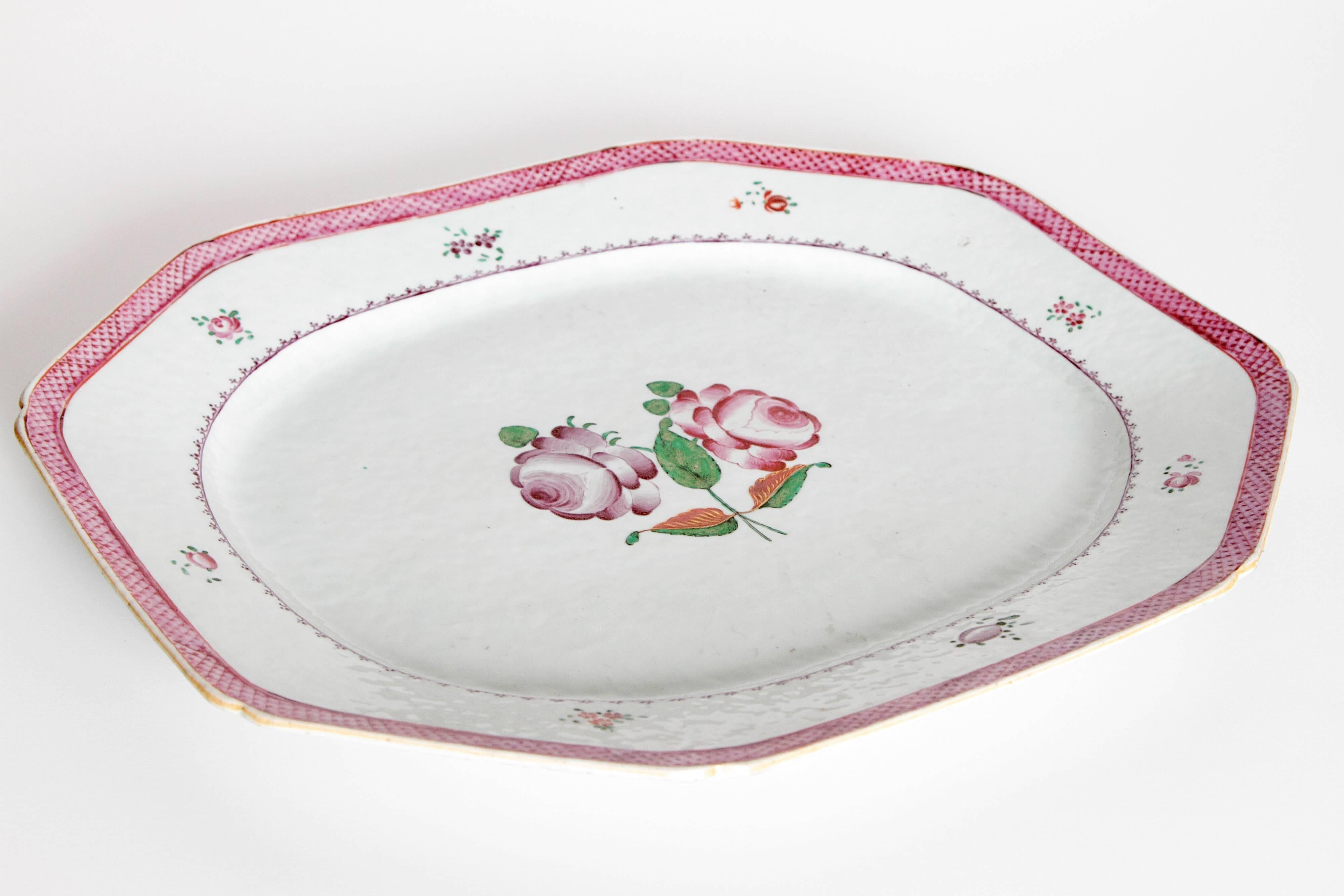 SINGLE Chinese Export Platter / Hand-Painted Floral Decoration In Good Condition In Dallas, TX