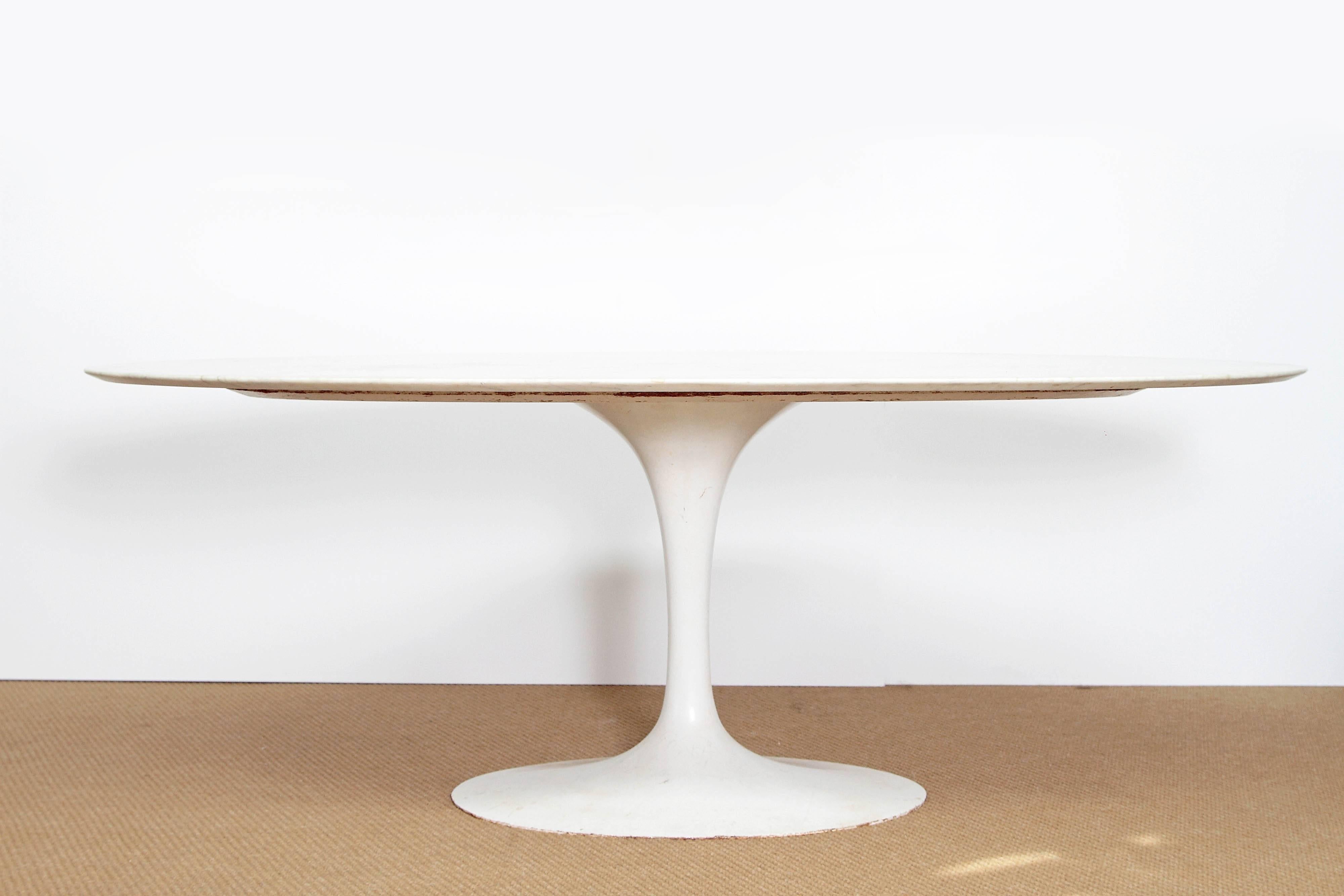 vintage 1960s Eero Saarinen tulip dining / small conference table for Knoll, white Carrara marble elliptical top with knife edge on enameled pedestal base

from the Estate of Lucille "Lupe" Murchison (1926-2001), Dallas socialite /