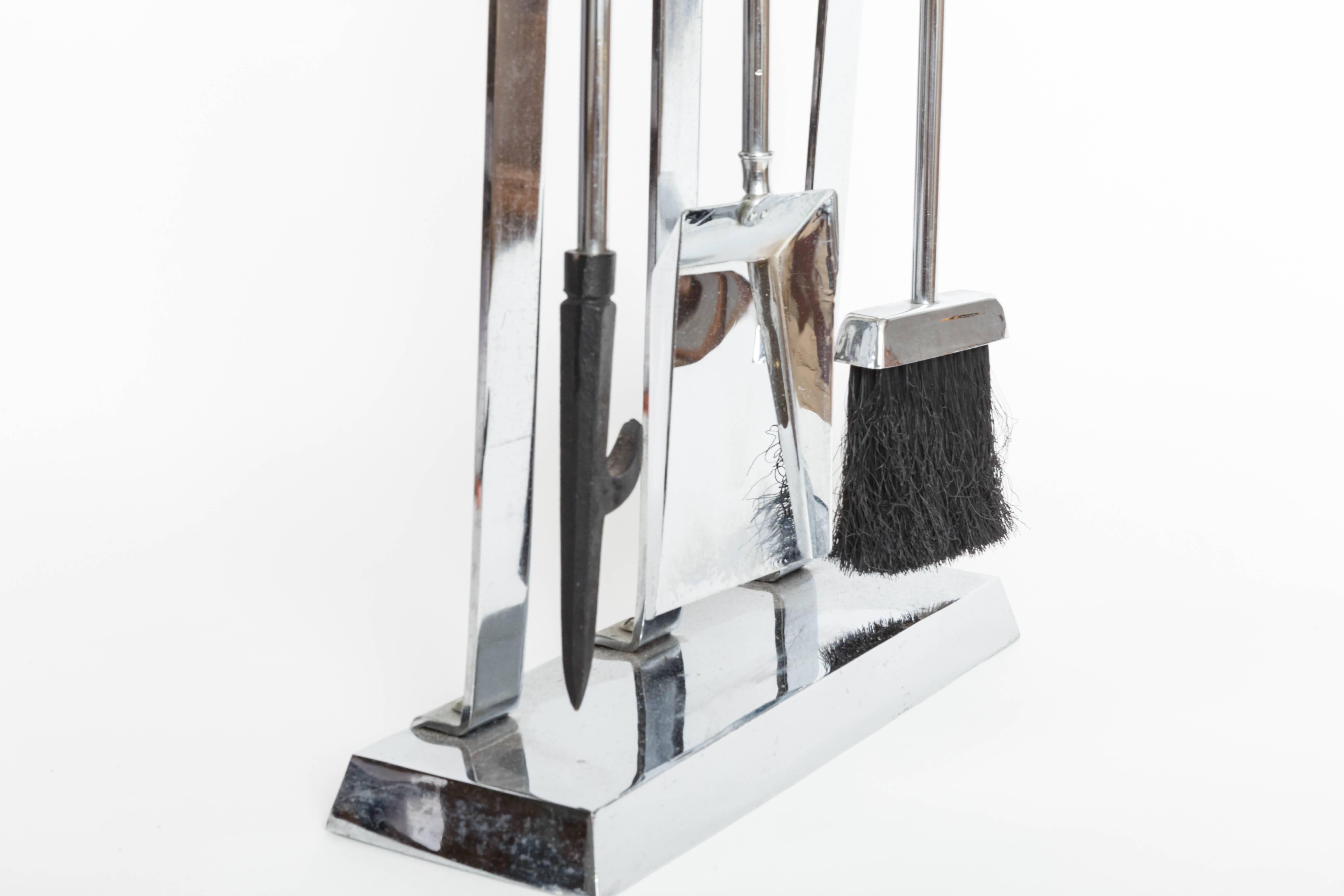 XX secolo Set di utensili da fuoco cromati con manici in lucite in vendita