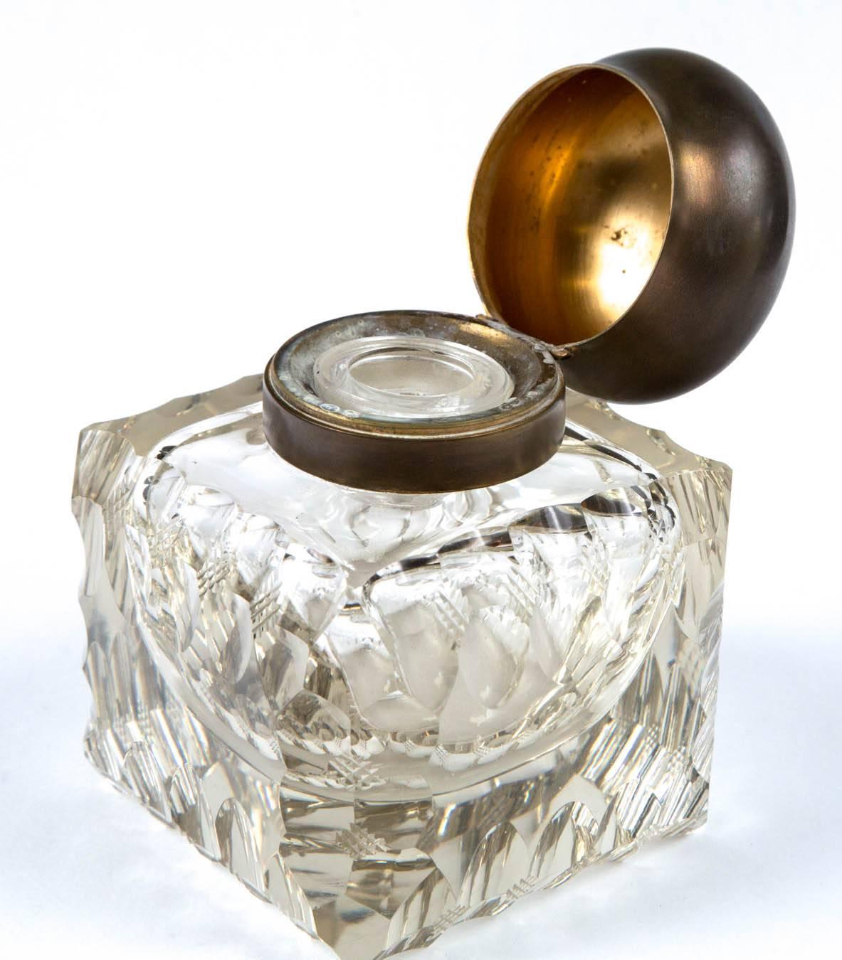 Américain Antique 1890 Grand encrier américain en cristal taillé avec collier en métal/insert en verre