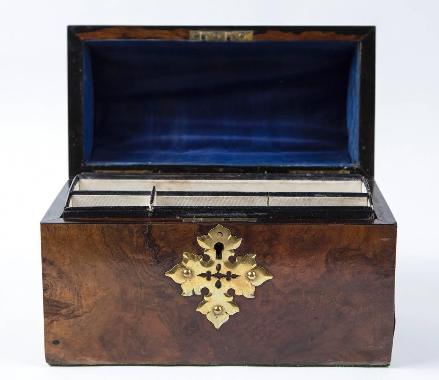 Simpson & Co. English 1850 Burl Walnut Dome Keepsake/Letter/Memory/Treasure Box In Good Condition In Stamford, CT