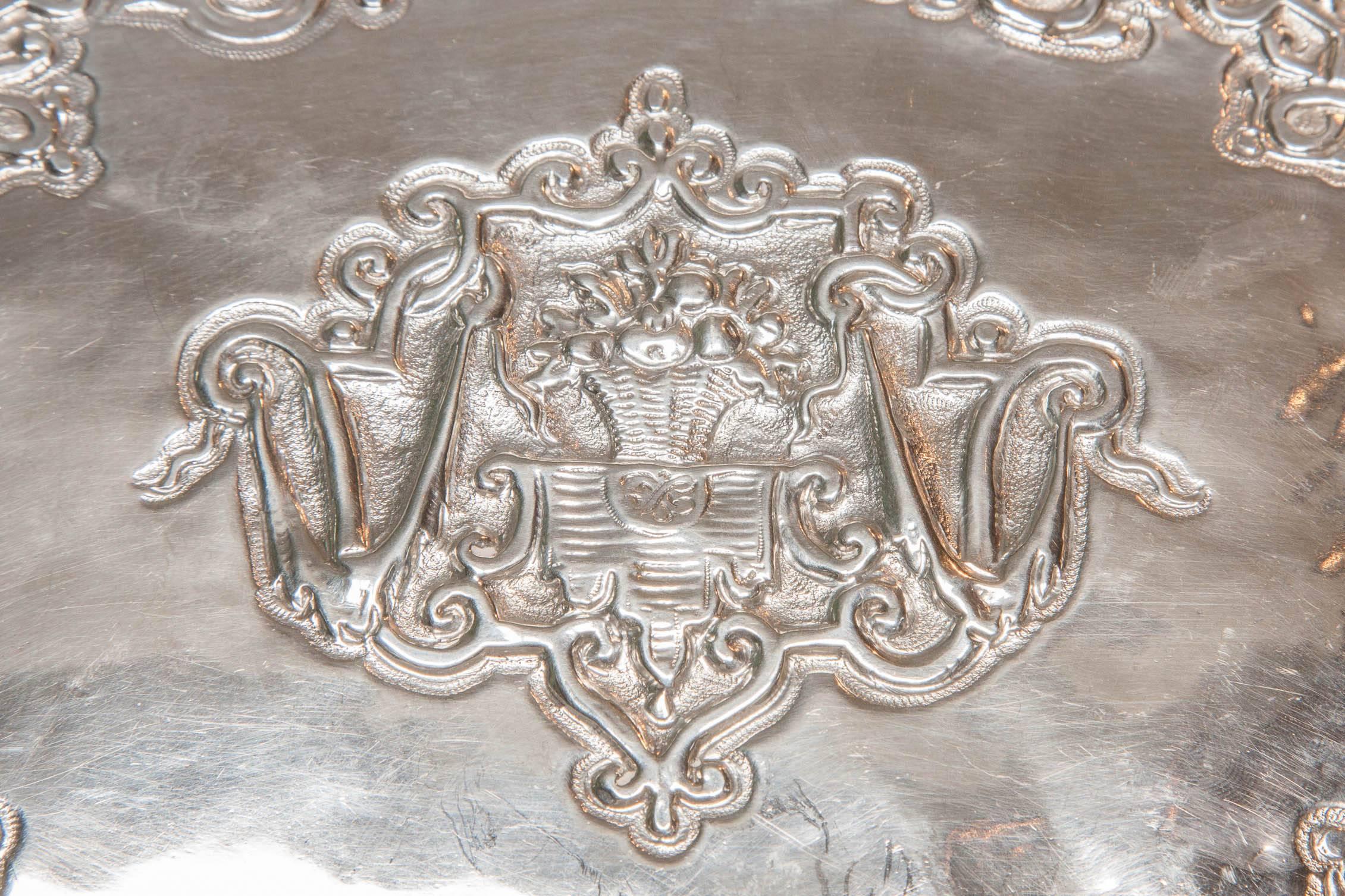 Baroque Mid-17th Century Dutch Silver Repousse' Shaped Glove Tray
