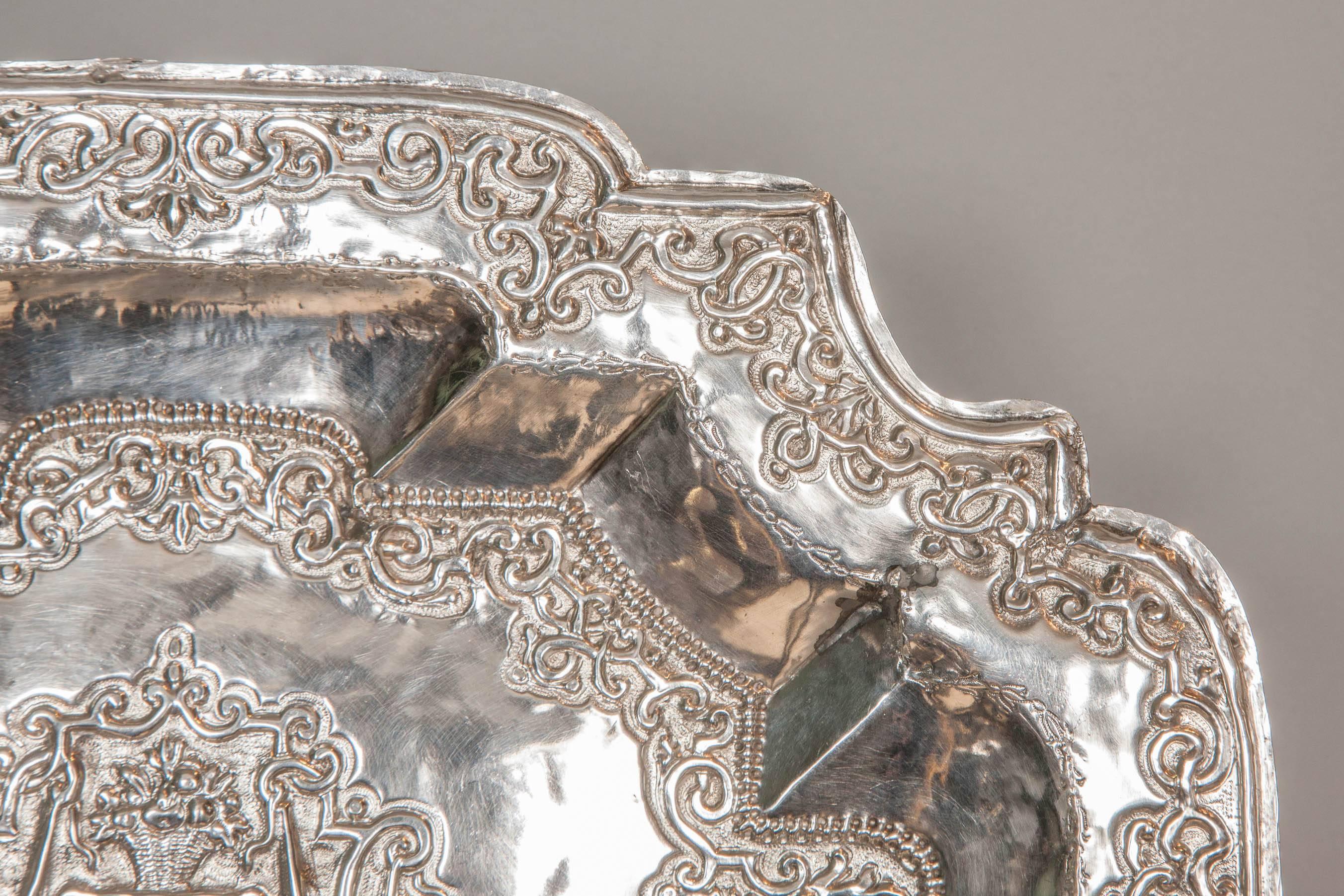 Mid-17th Century Dutch Silver Repousse' Shaped Glove Tray 1