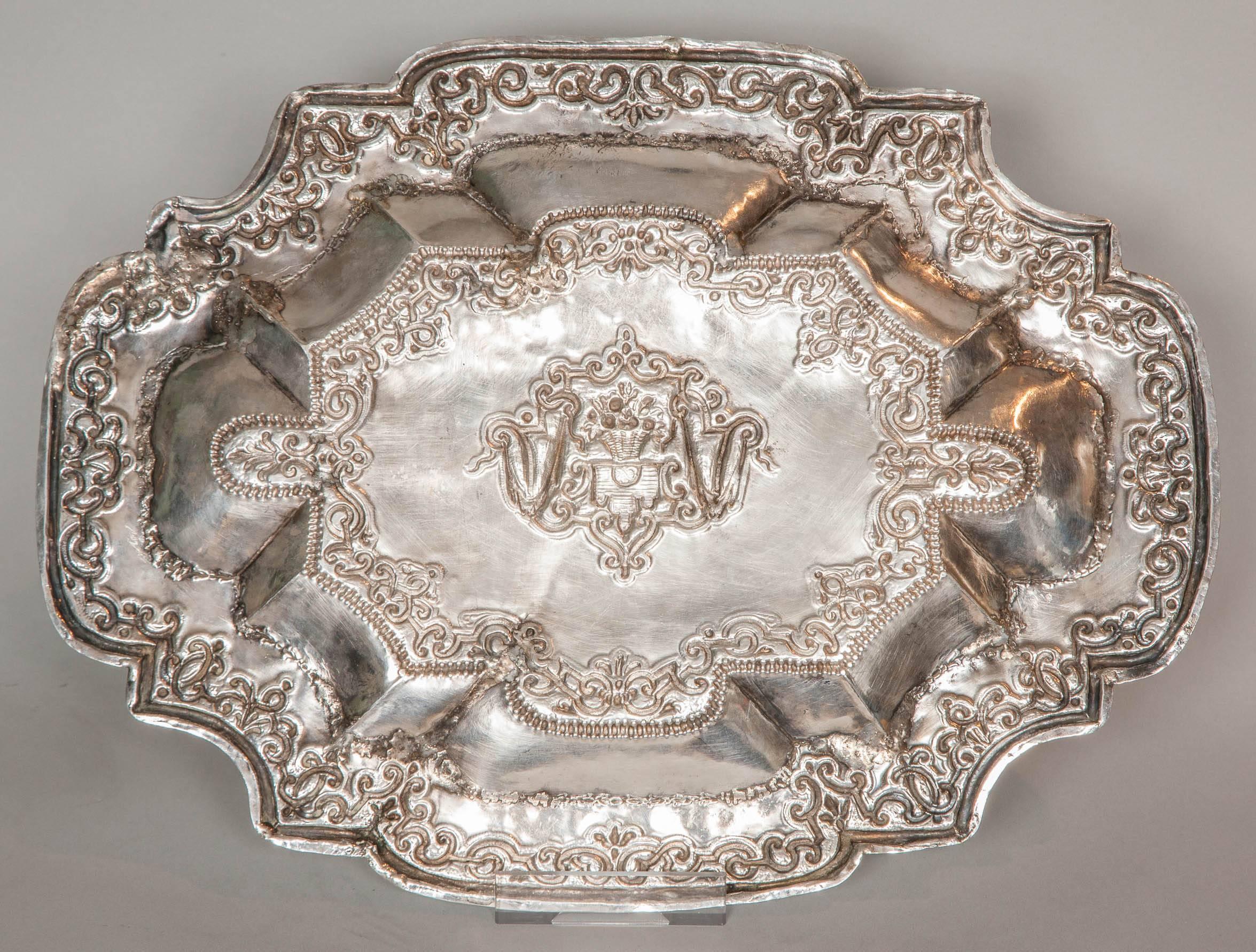 Mid-17th Century Dutch Silver Repousse' Shaped Glove Tray 2