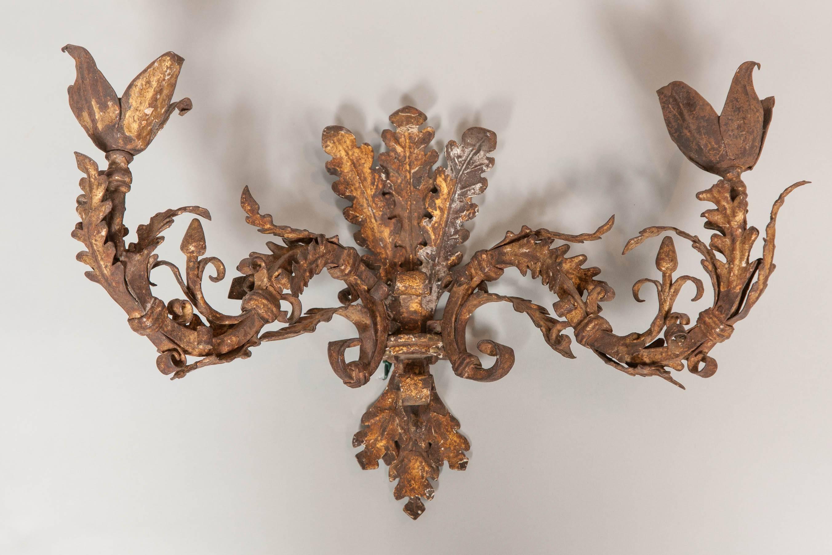 Pair of Italian Gilded Wrought Iron Wall Lights, Appliques, circa 1650 For Sale 1
