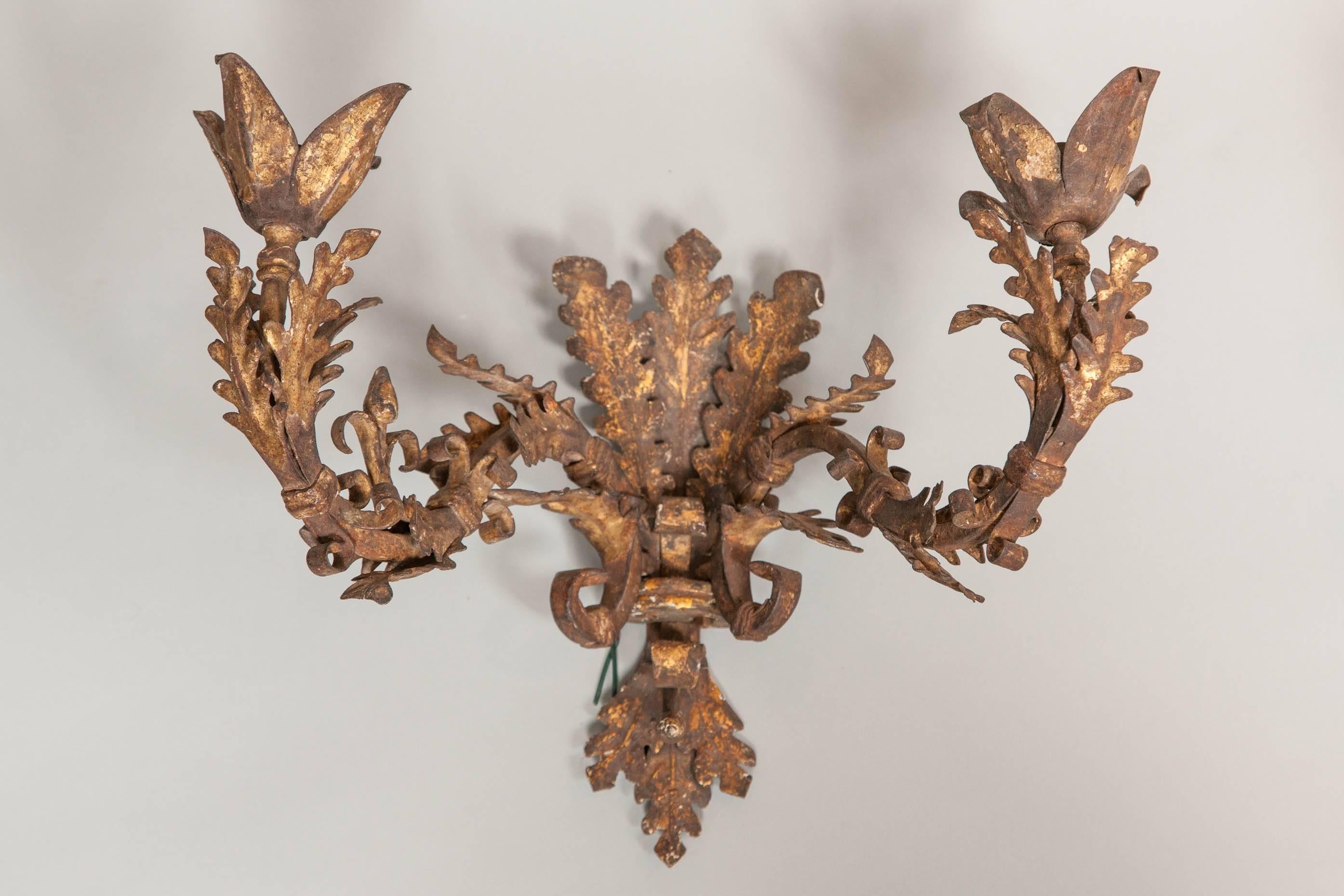 Pair of Italian Gilded Wrought Iron Wall Lights, Appliques, circa 1650 For Sale 2