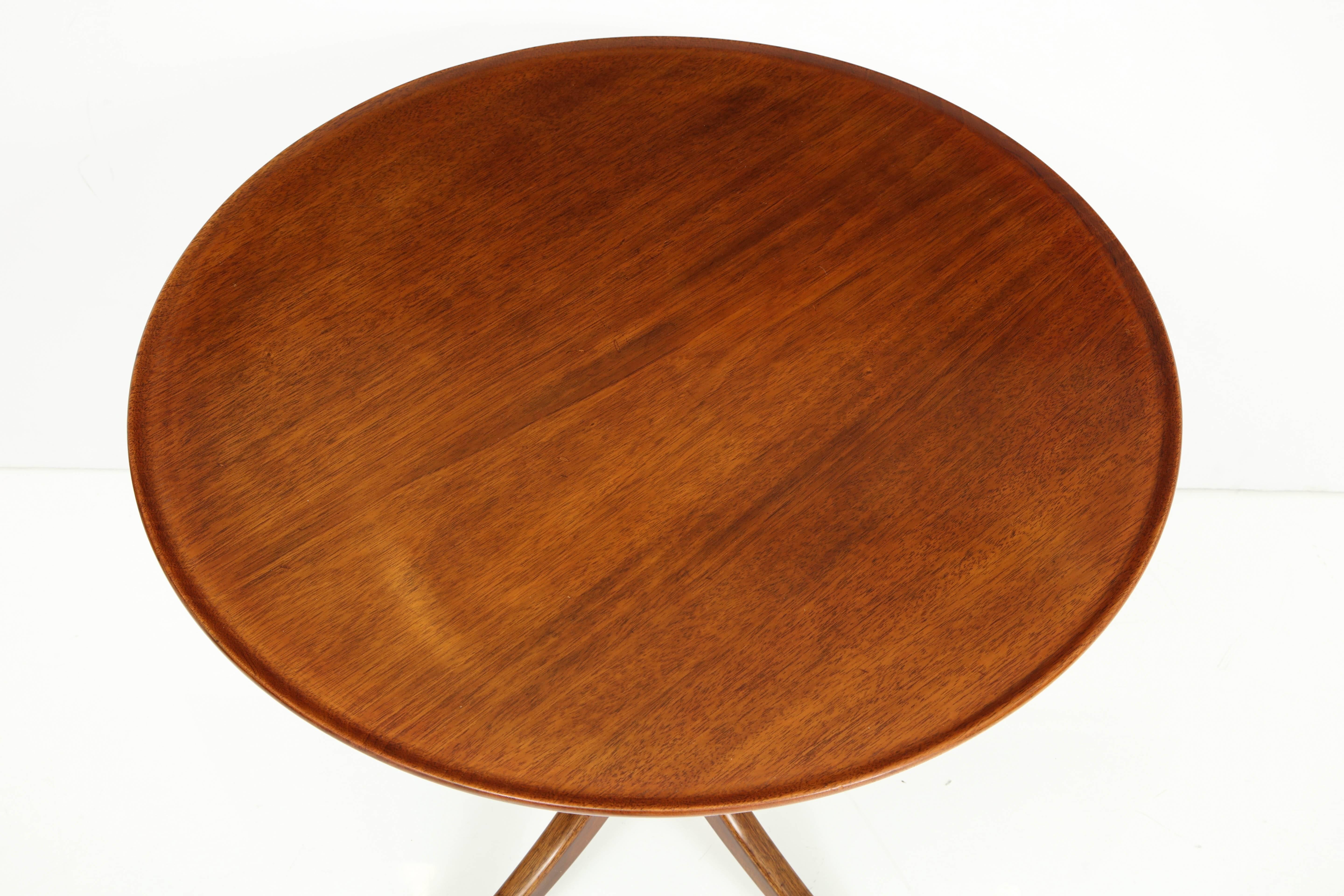 Scandinavian Modern Scandinavia Modern Frits Henningsen Side Table, circa 1940s