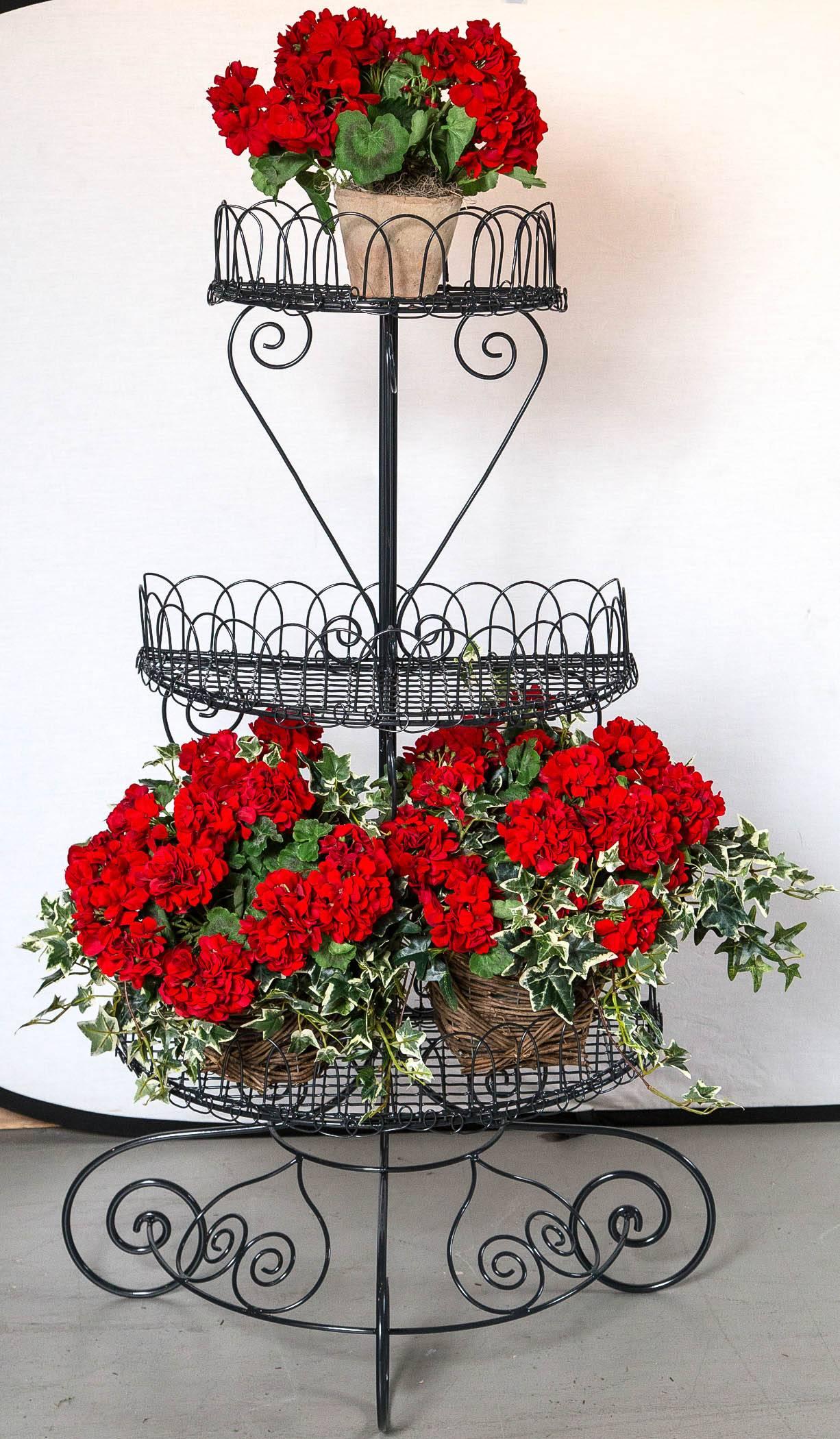 Vintage French Style Wire Planter In Good Condition In Stamford, CT
