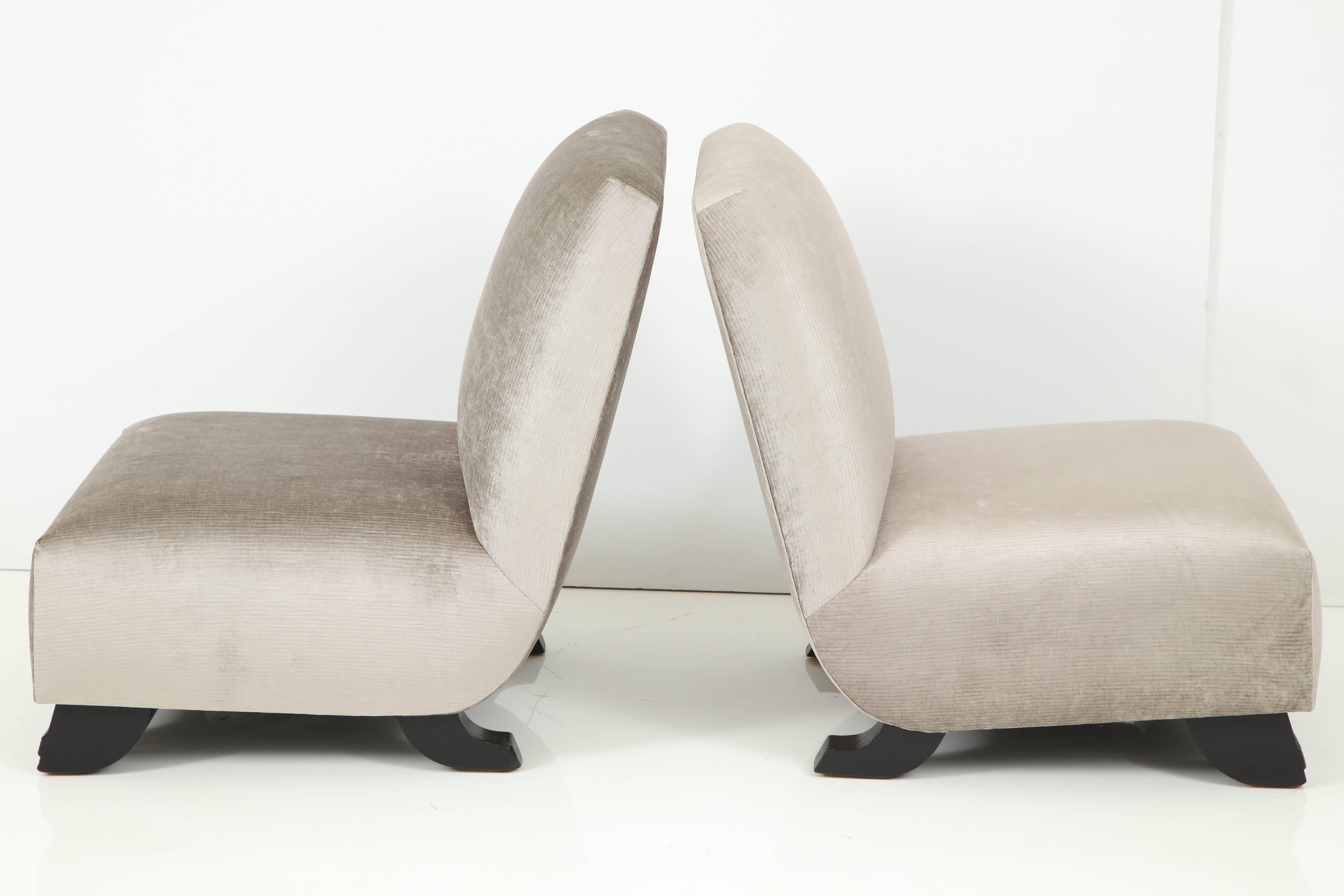 Mid-20th Century Elegant Pair of Slipper Chairs by James Mont