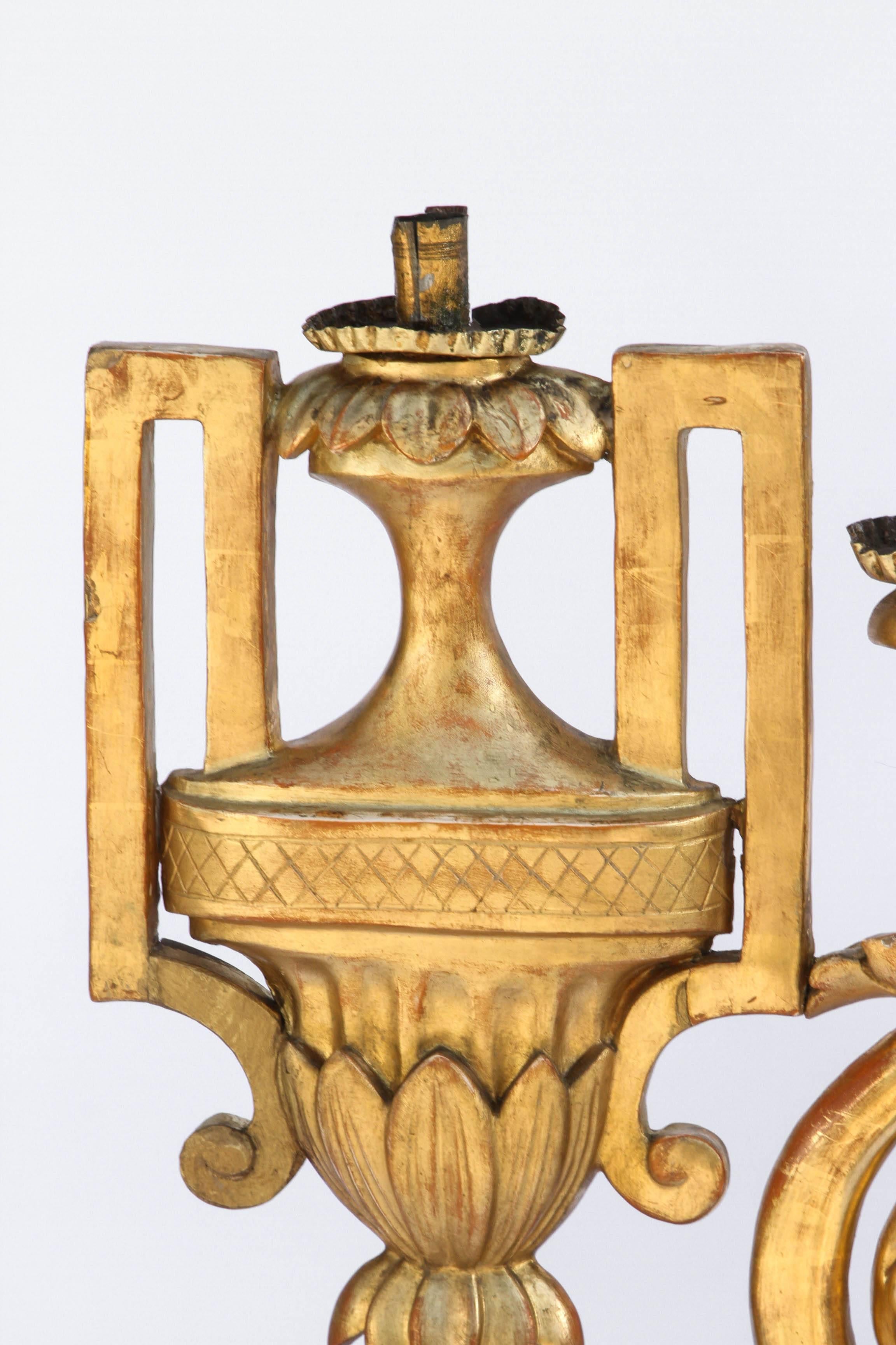Intagliato Coppia di portacandele a nove in legno dorato italiano del XIX secolo di dimensioni eccessive in vendita