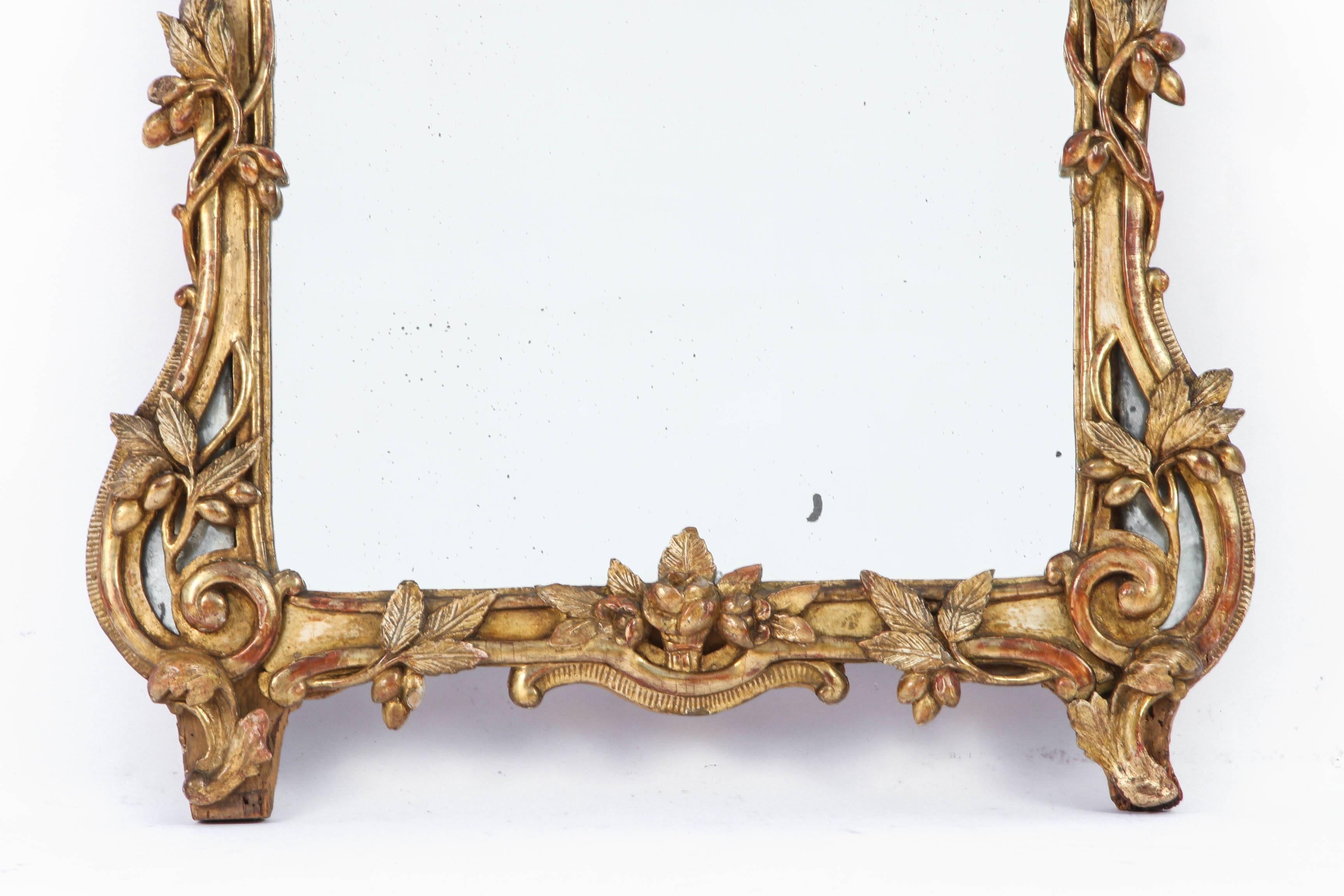 18th Century, French Regence Mirror in Giltwood Frame In Excellent Condition In Los Angeles, CA