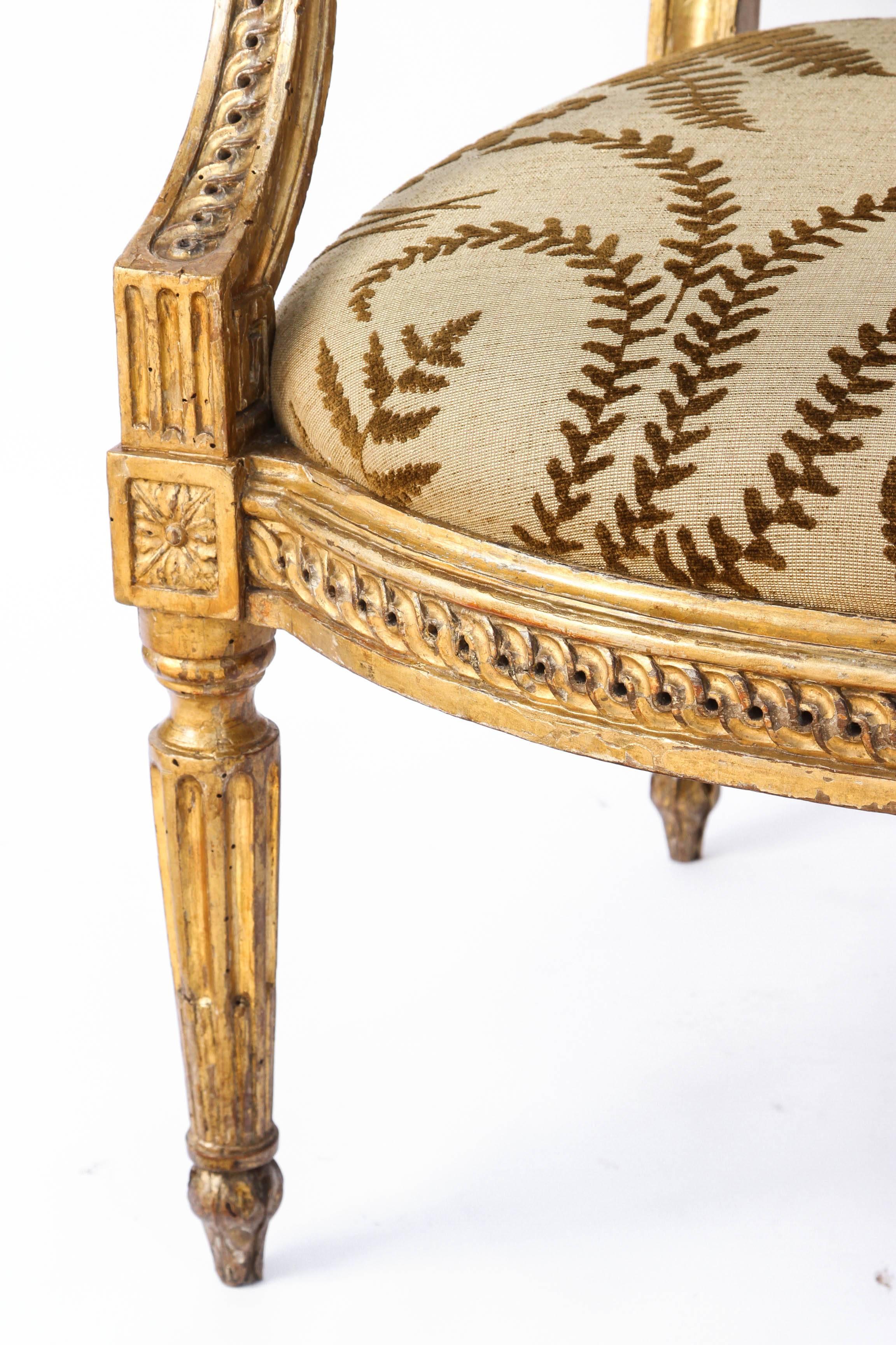 Hand-Carved Pair of 18th Century Italian Carved Giltwood Armchairs For Sale