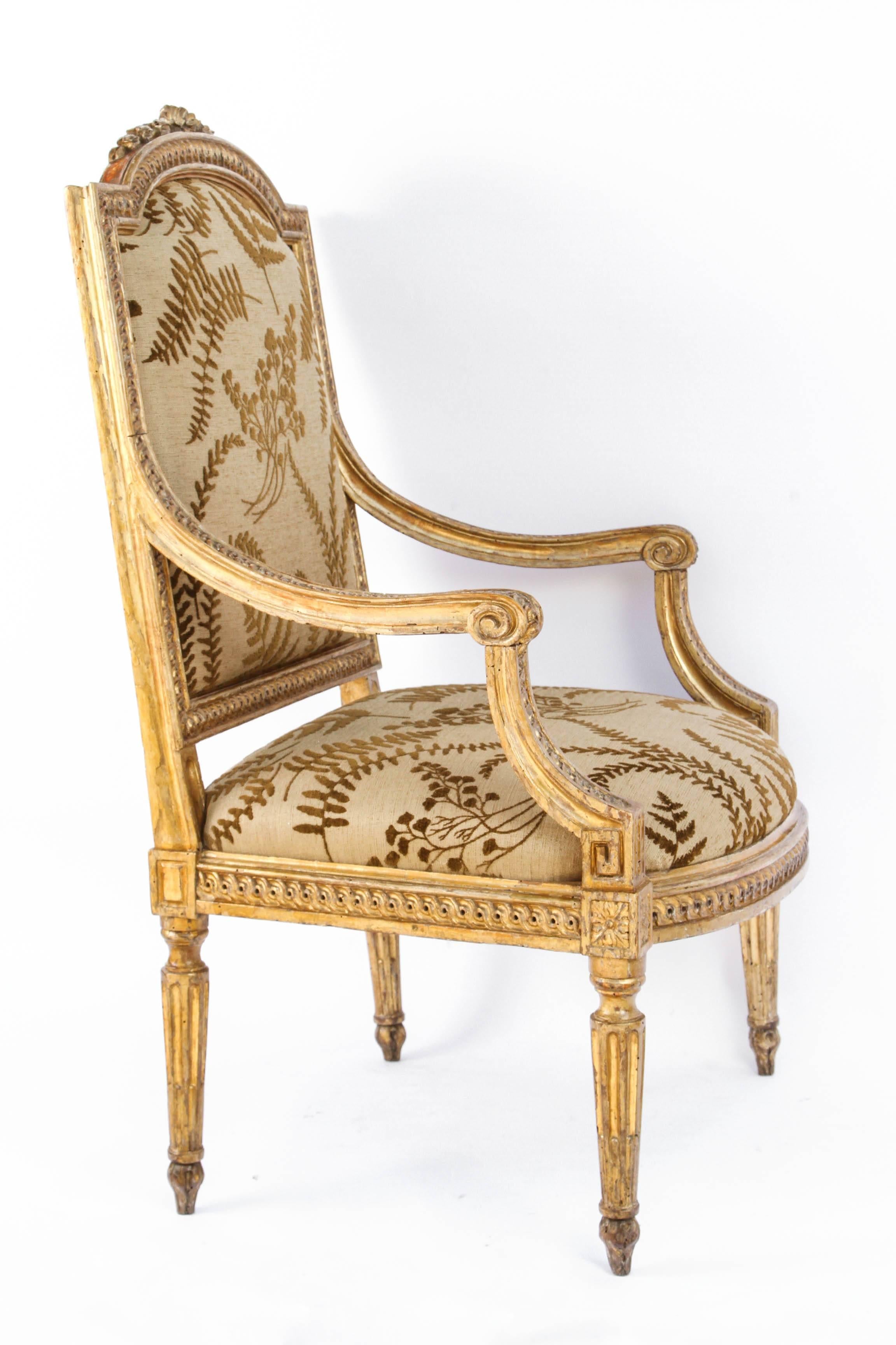 18th Century and Earlier Pair of 18th Century Italian Carved Giltwood Armchairs For Sale
