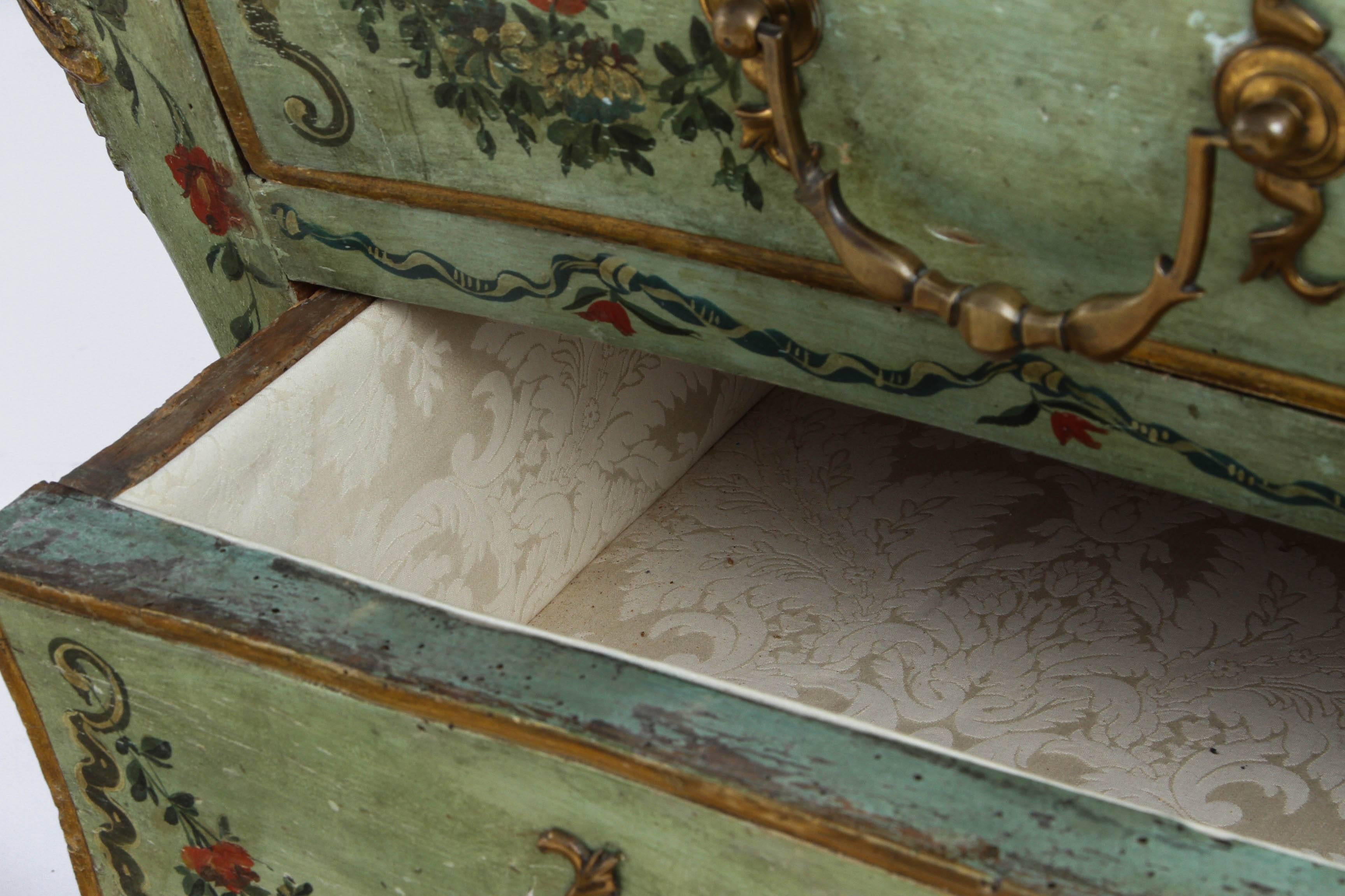 18th Century Venetian Painted Commode For Sale 2