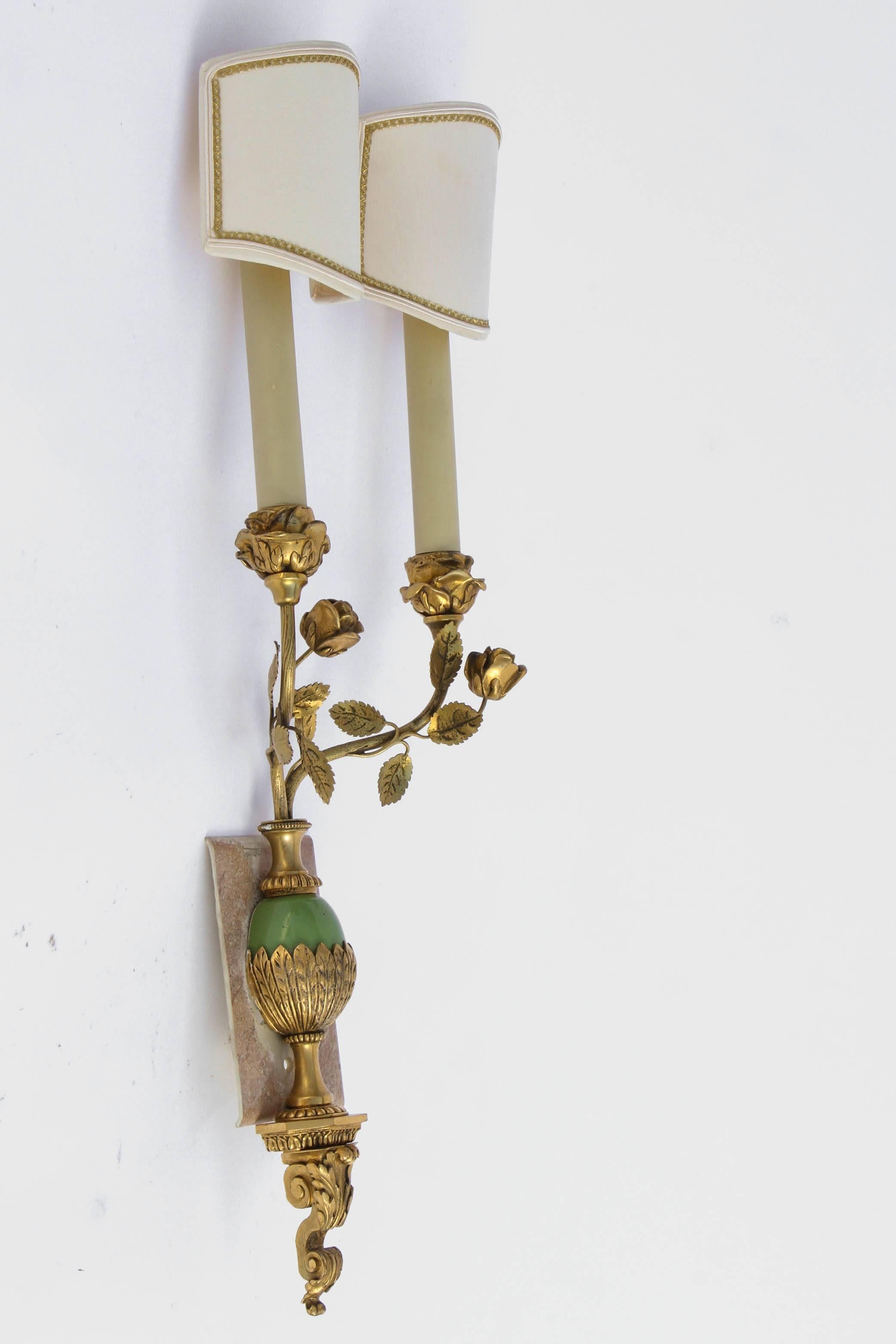 Early 20th Century 1900s Pair of French Doré Bronze Two-Arm Wall Sconces For Sale