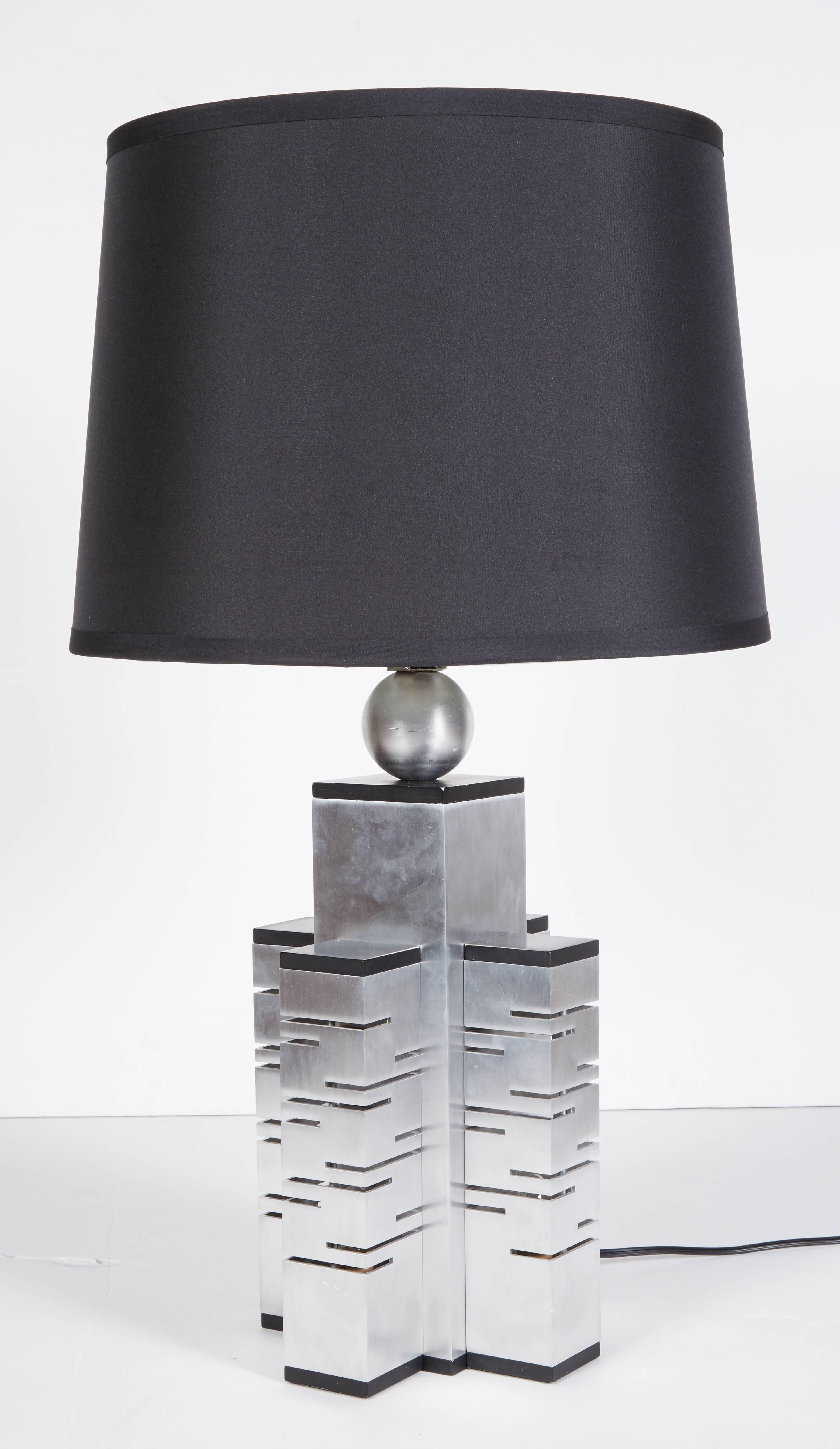 Italian 1970s Satin Aluminium Architectural Table Lamp In Good Condition In New York, NY