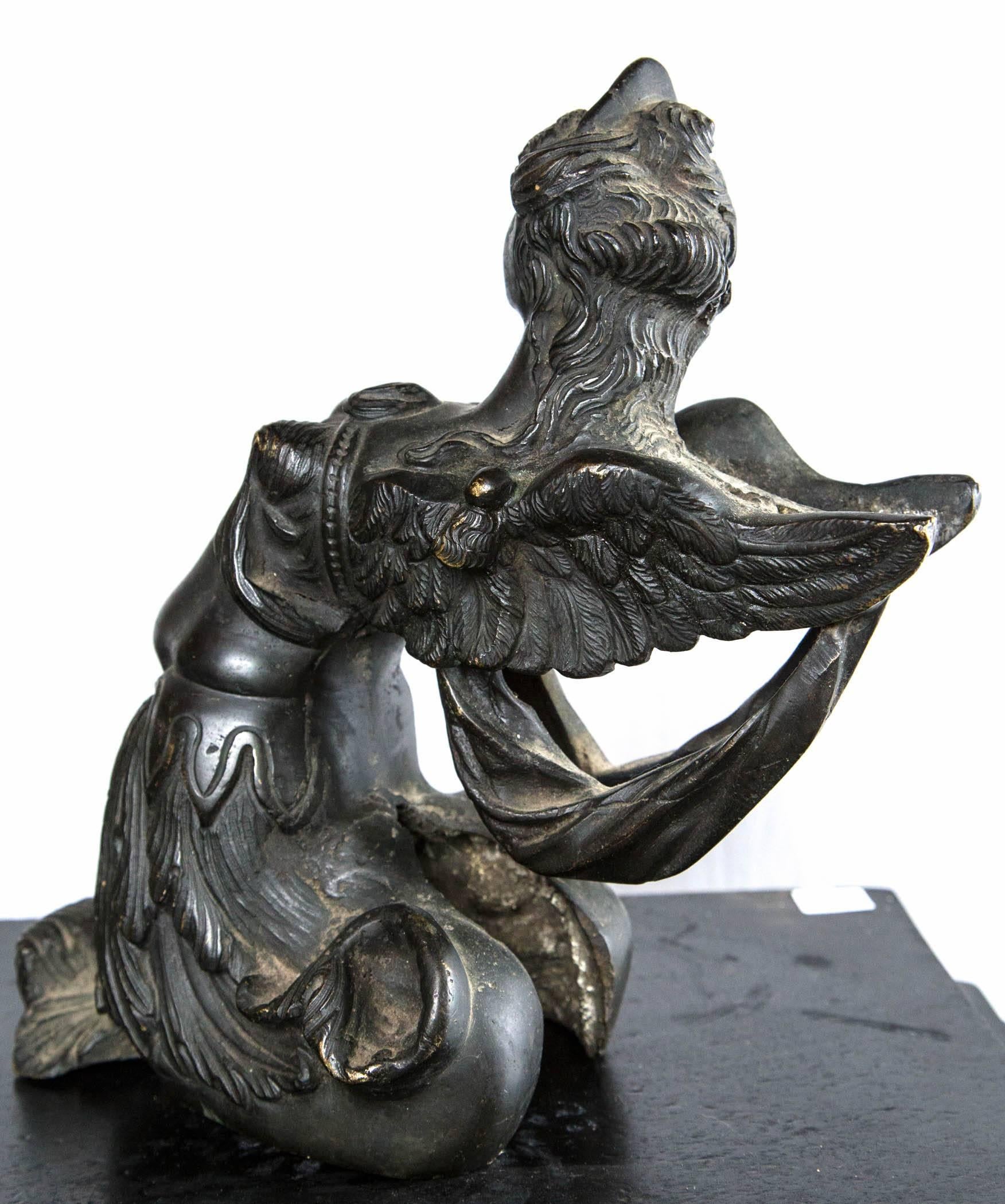 Pair of Italian Renaissance Bronze Female Figures In Good Condition In Woodbury, CT