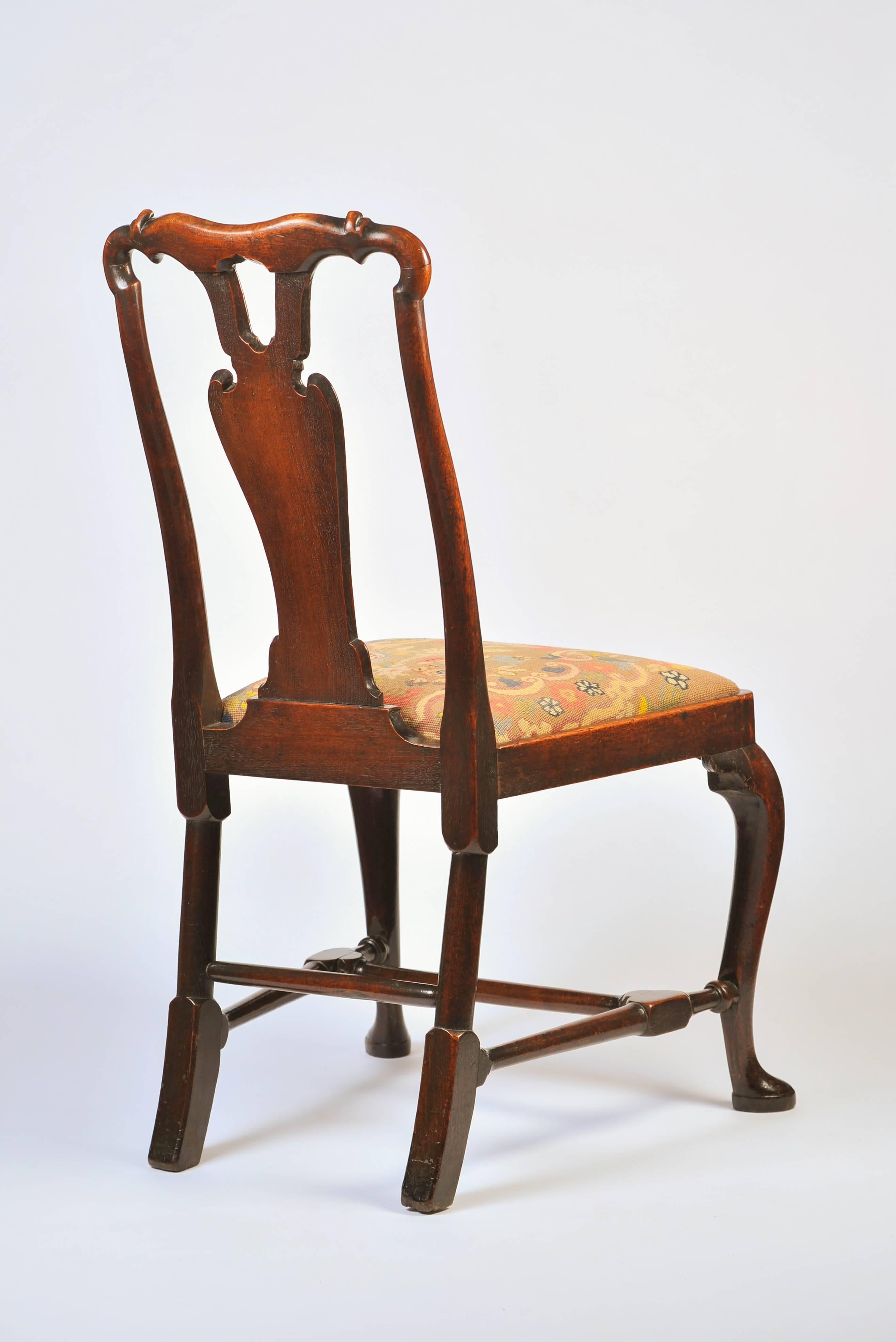 Pair of Early 18th Century Walnut Chairs In Excellent Condition In London, GB