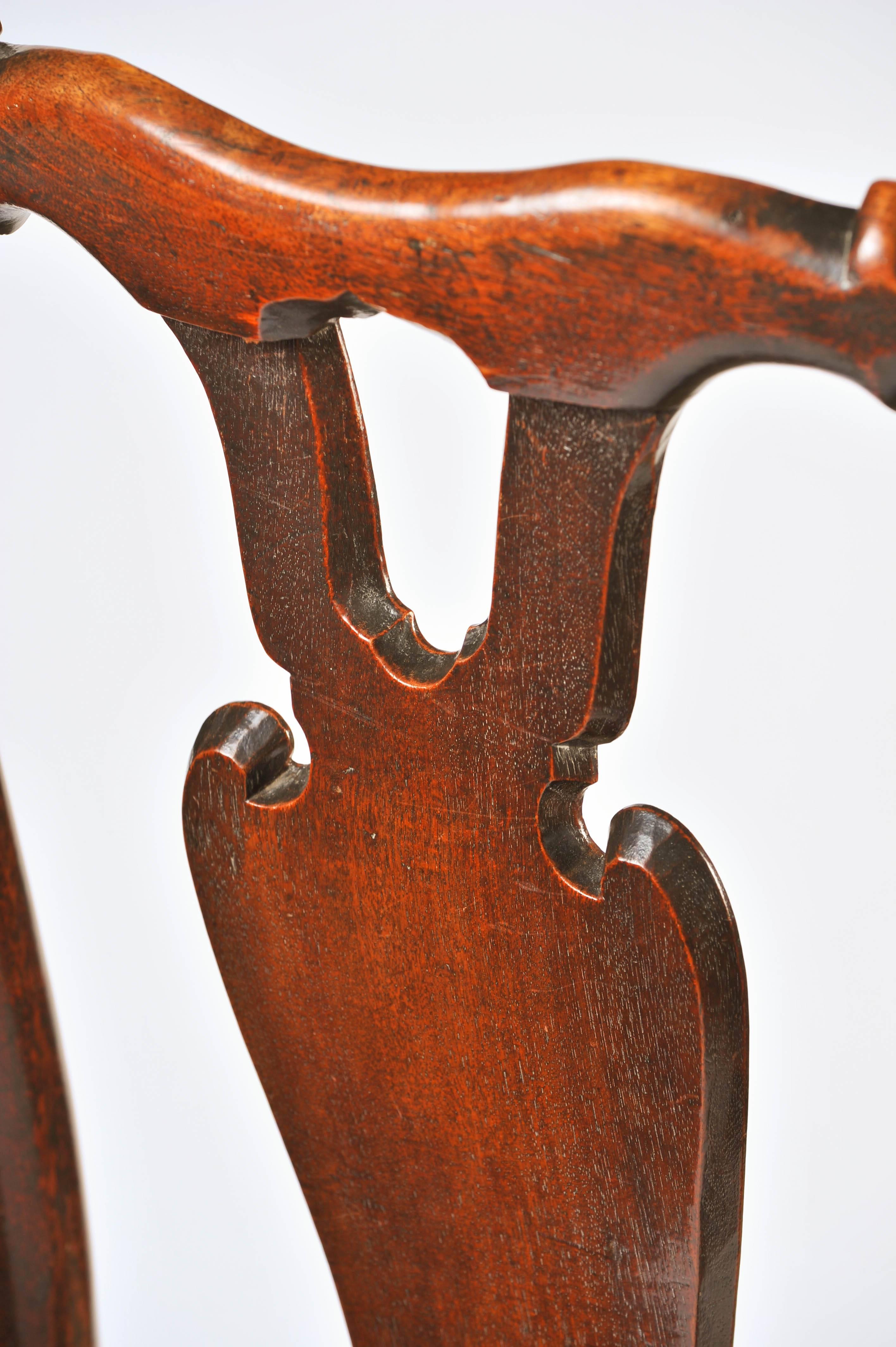 Pair of Early 18th Century Walnut Chairs 1