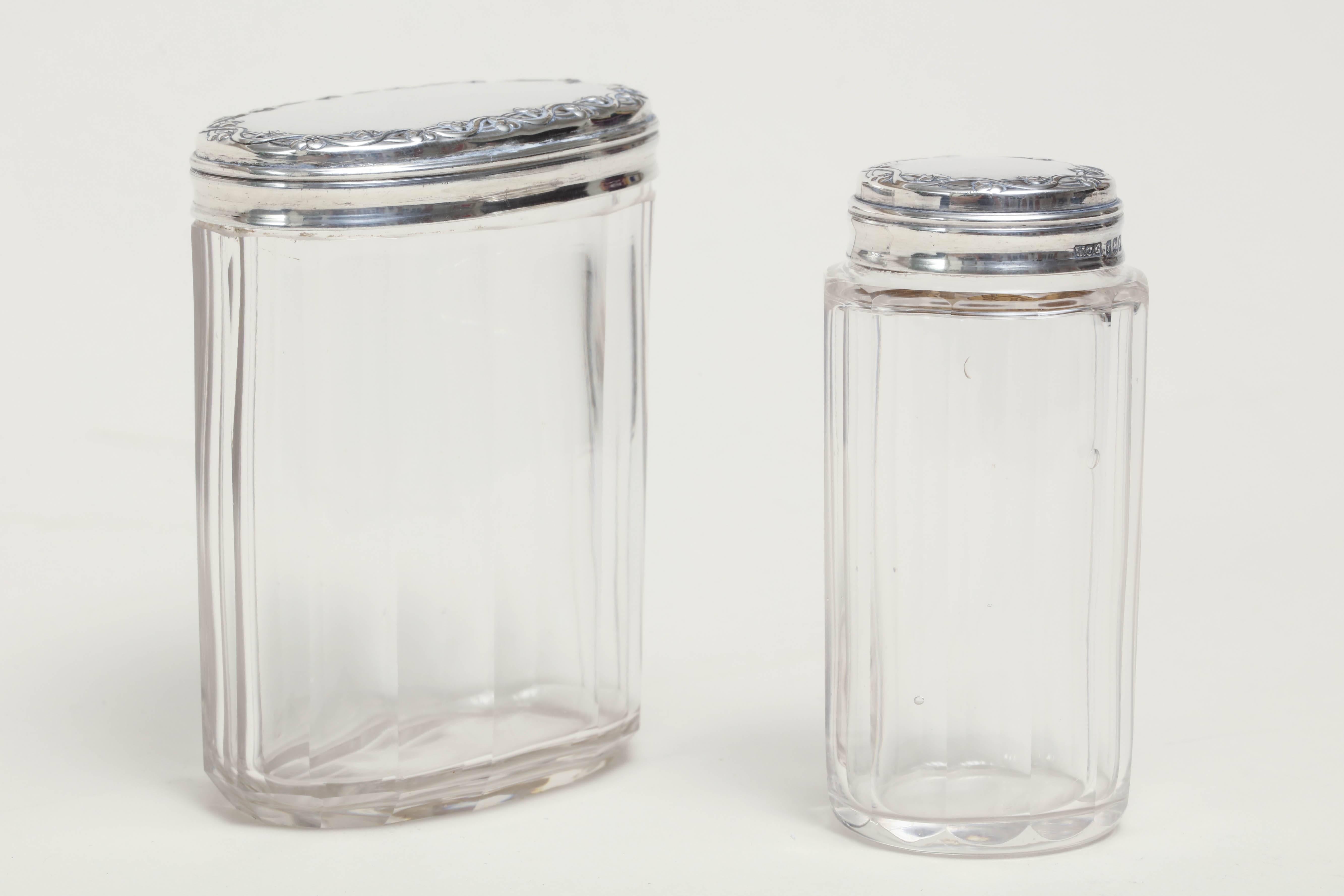 Two English Art Deco Crystal with Sterling Silver Tops Dressing Table Jars (20. Jahrhundert)