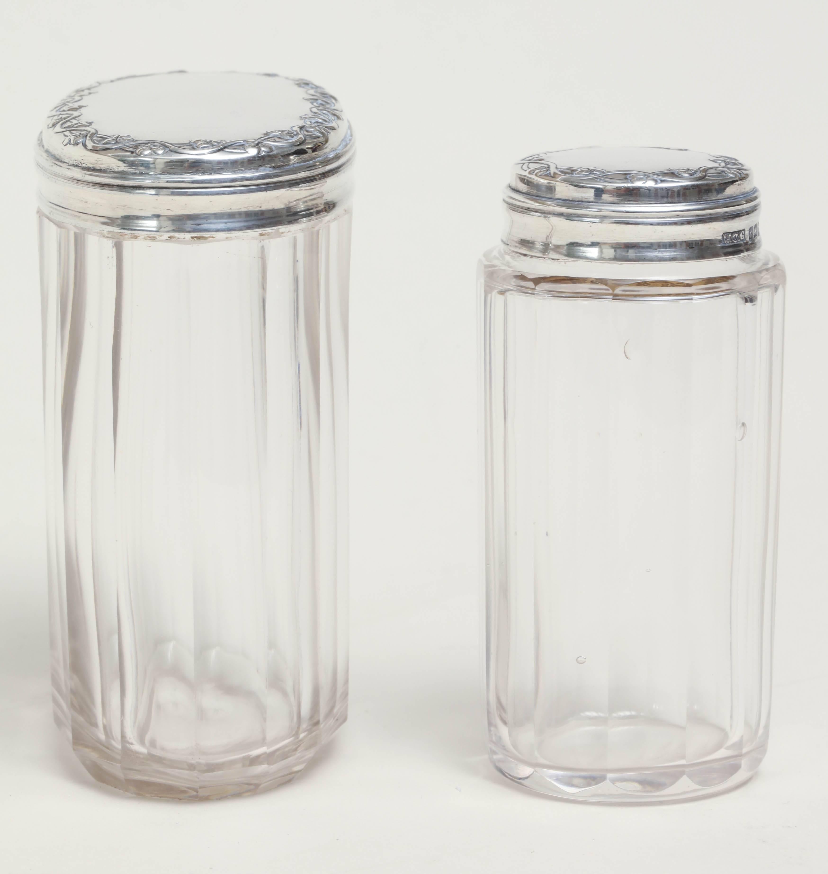 Two English Art Deco Crystal with Sterling Silver Tops Dressing Table Jars (Sterlingsilber)