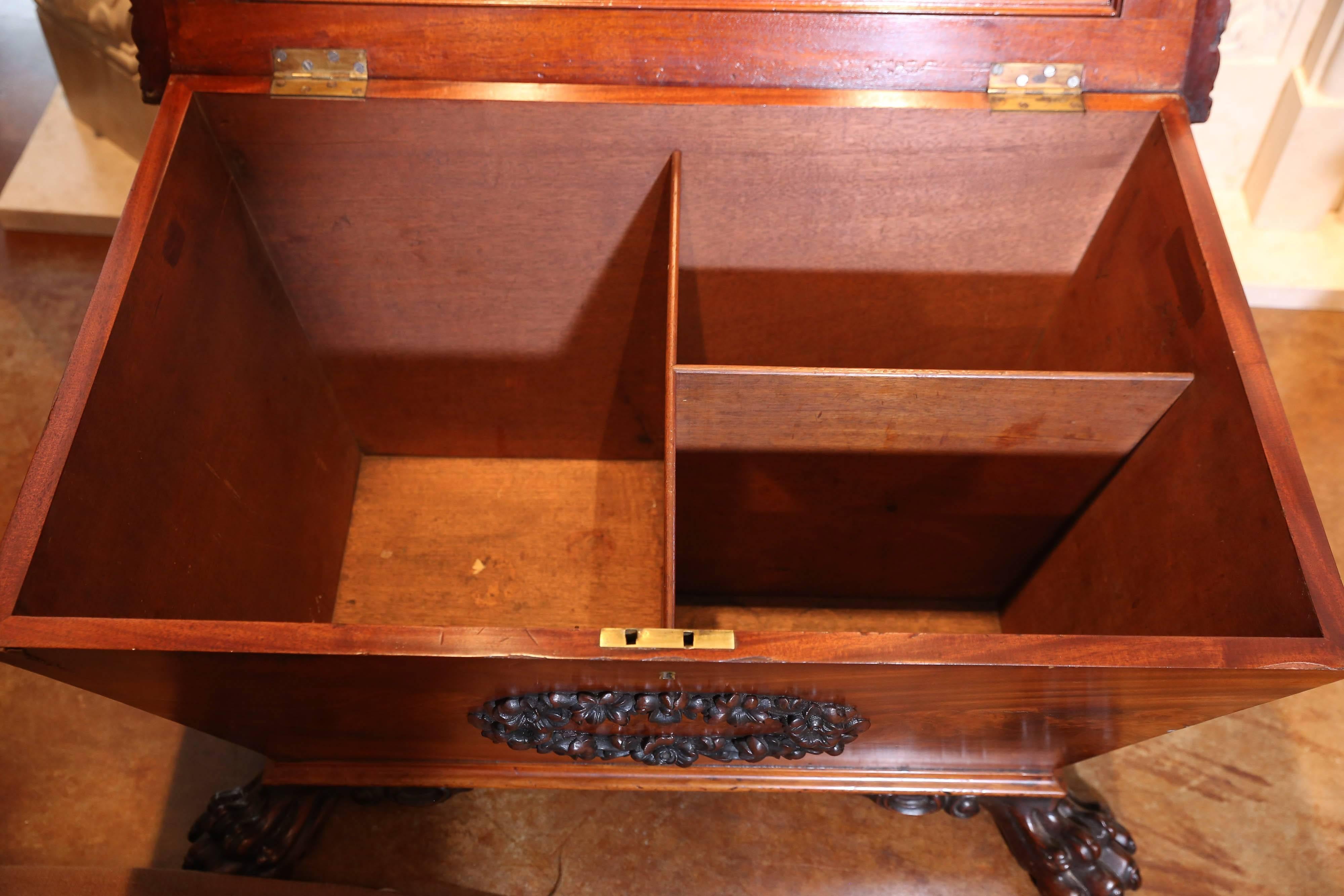 Antique Mahogany Wine Cellarette, circa 1820 In Excellent Condition For Sale In Houston, TX