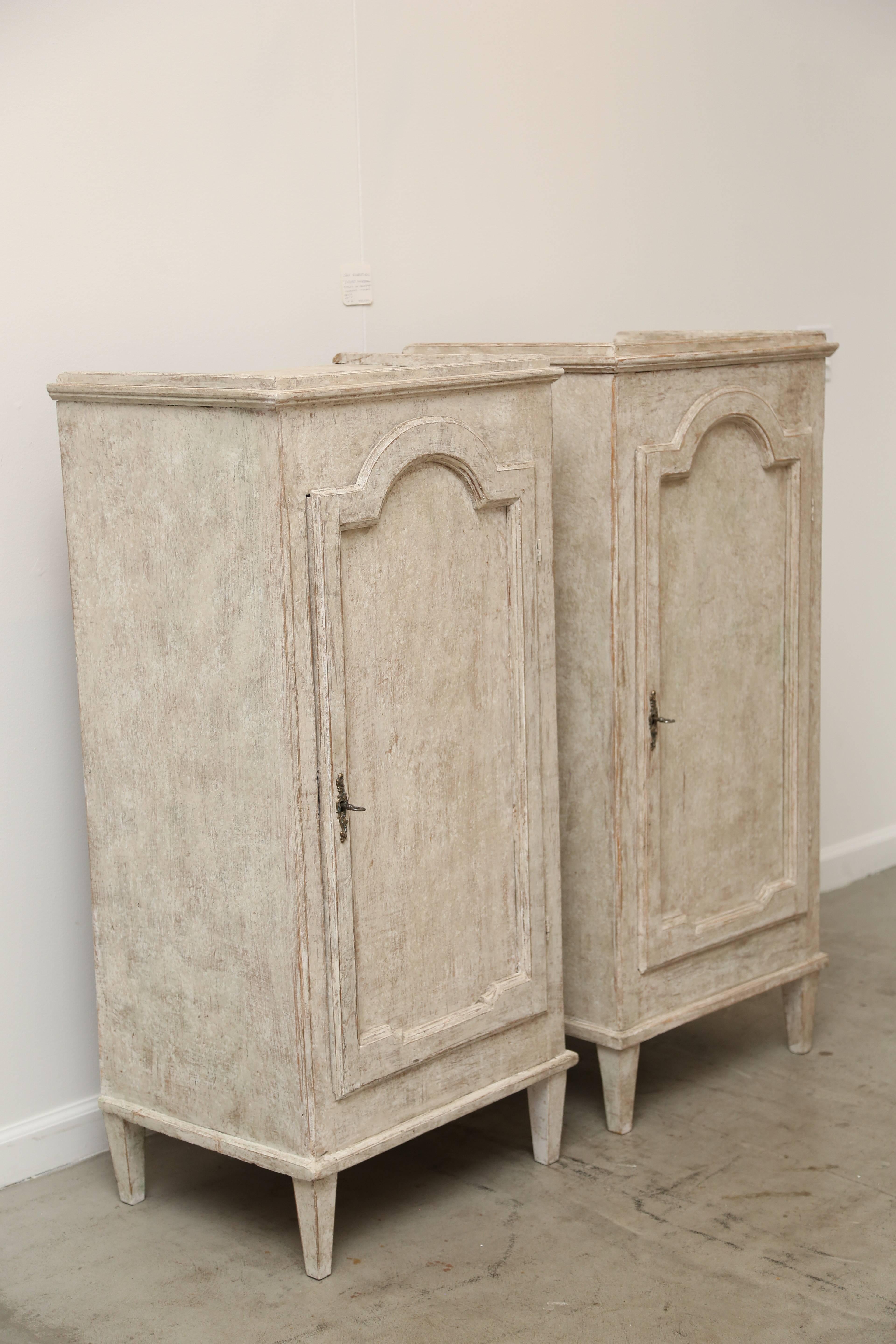 Pair of Antique Swedish Gustavian Painted Storage Cabinets, Early 19th Century In Good Condition In West Palm Beach, FL