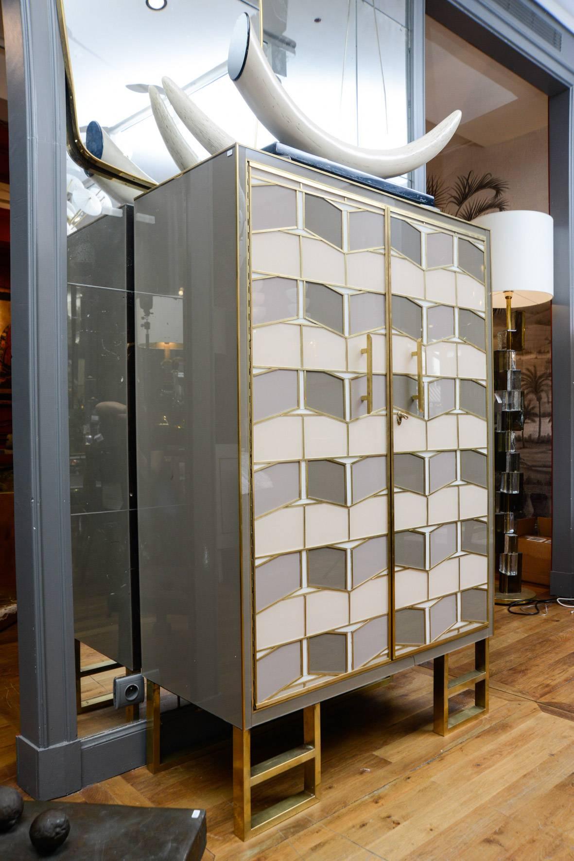 Mirror and Brass Cabinet In Excellent Condition In Saint-Ouen (PARIS), FR