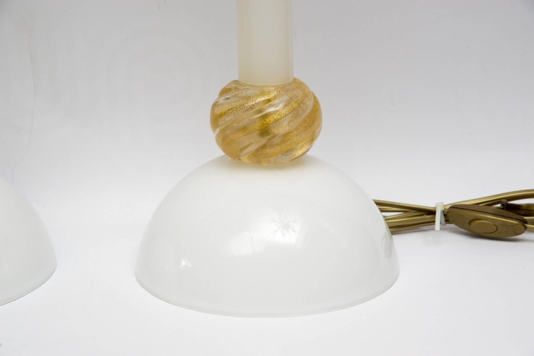 Italian Pair of Table Lamps in White and Gold Murano Glass