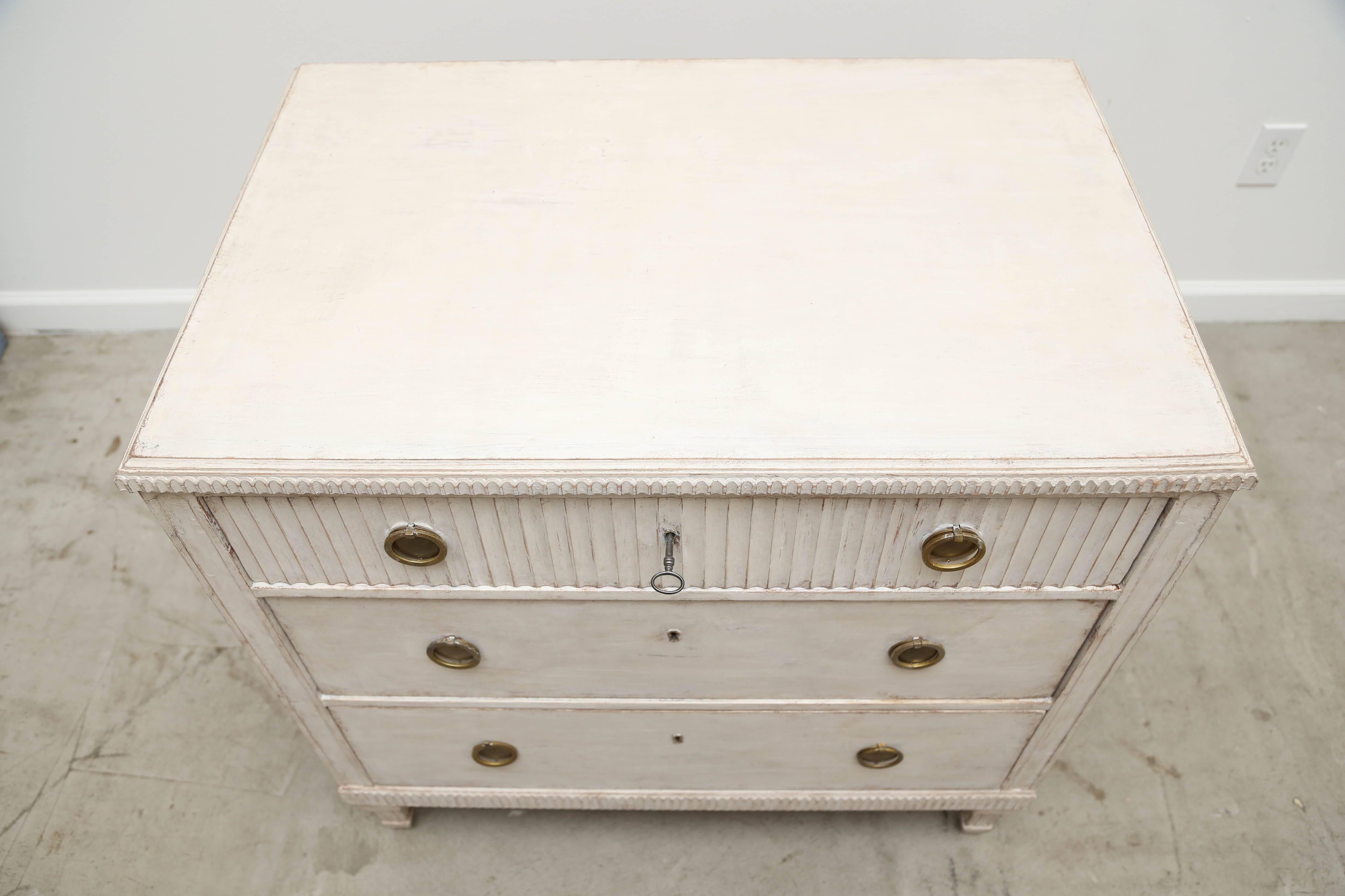 Antique Swedish Gustavian Style White Painted Chest, late-19th Century (Schwedisch)