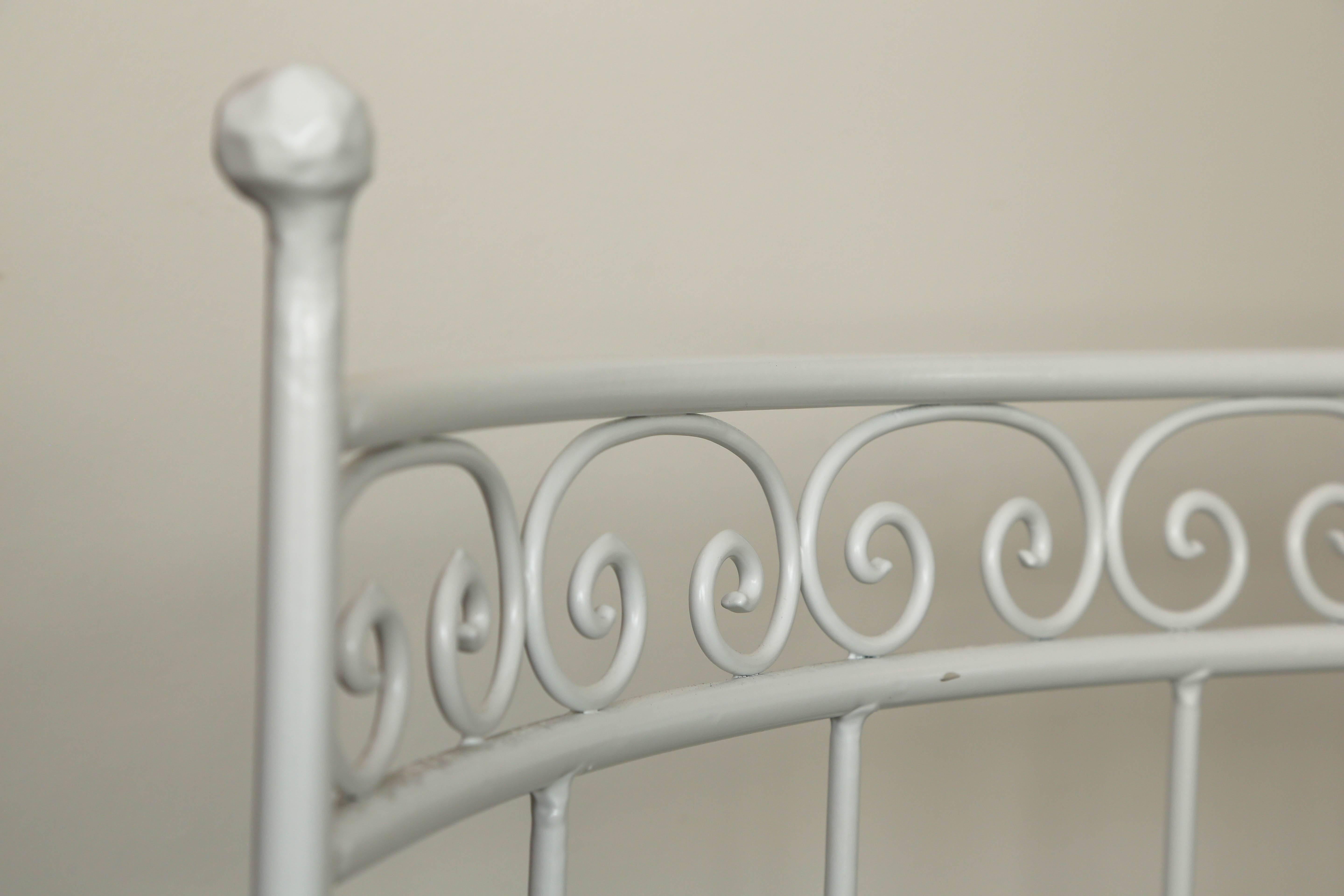 20th Century White Wrought Iron Settee For Sale
