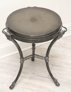 Guéridon en fer à tête de bélier