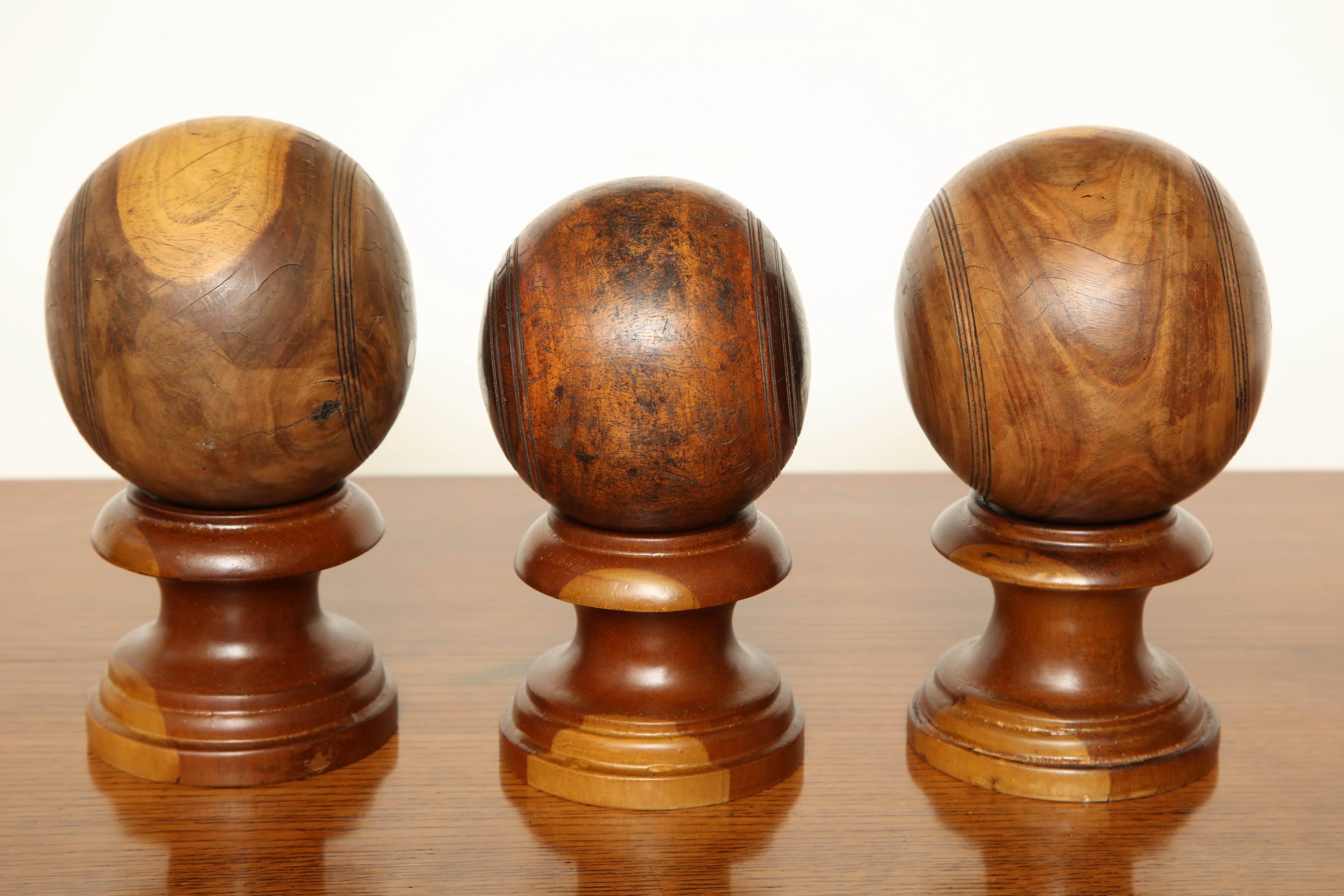 19th Century English Lawn Ball on Stand In Good Condition In New York, NY