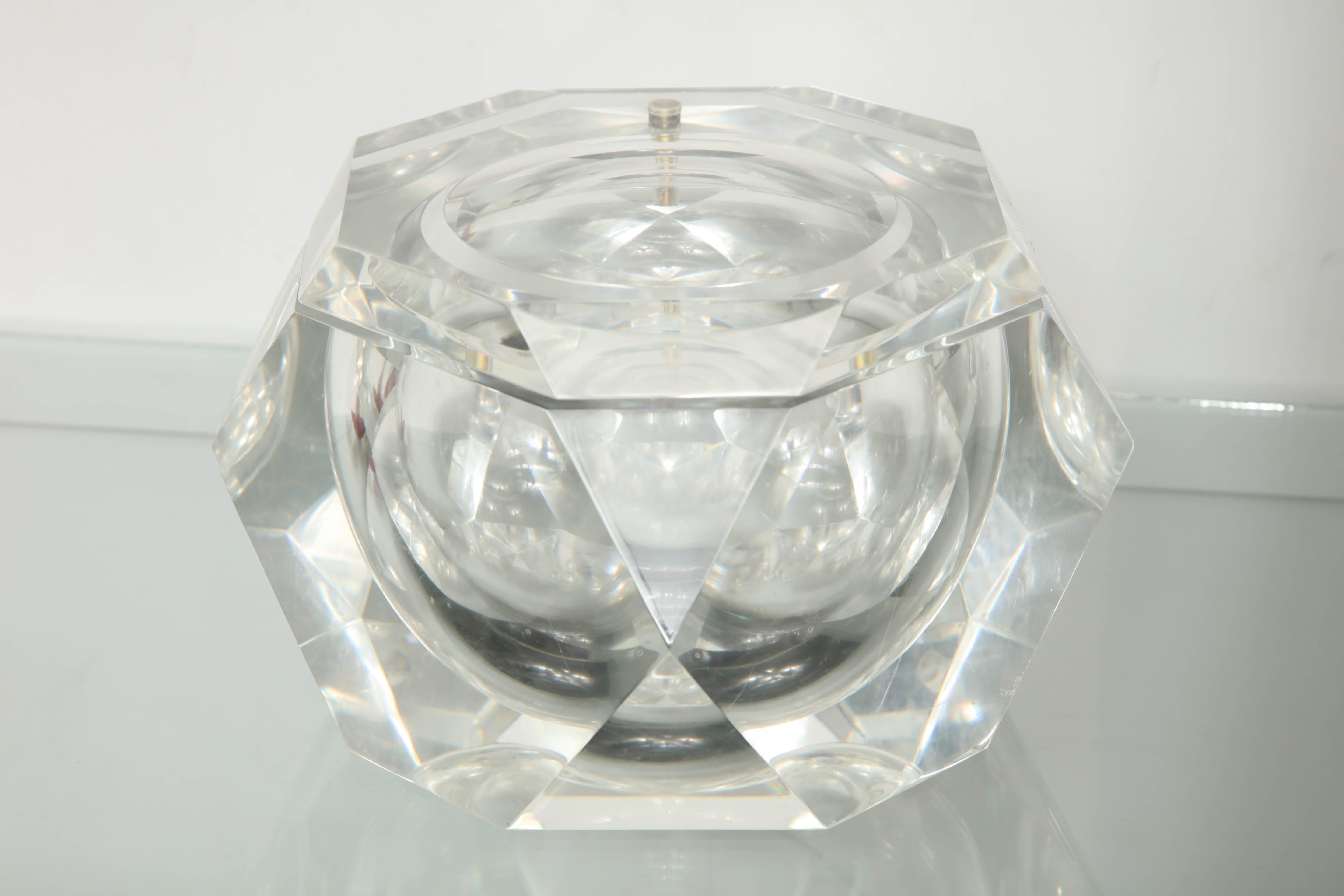 Vintage Faceted Lucite Ice Bucket In Good Condition In New York, NY