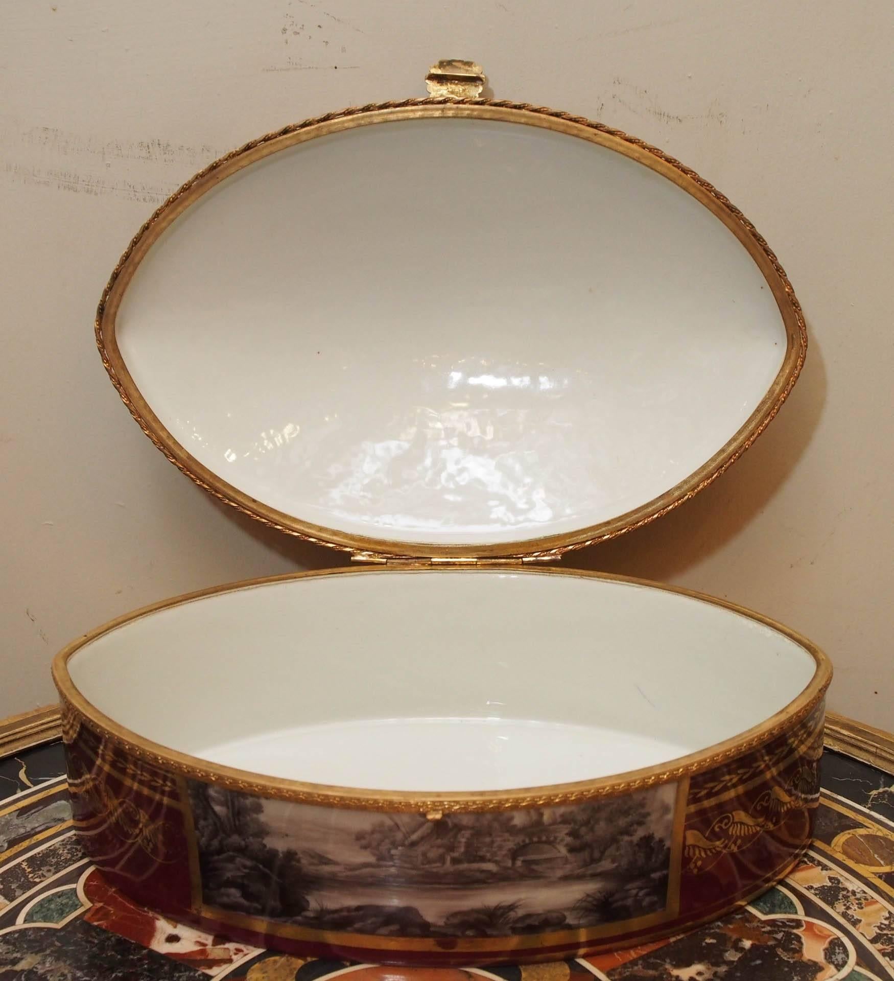 19th Century  Porcelain Dresser Box In Good Condition For Sale In Natchez, MS