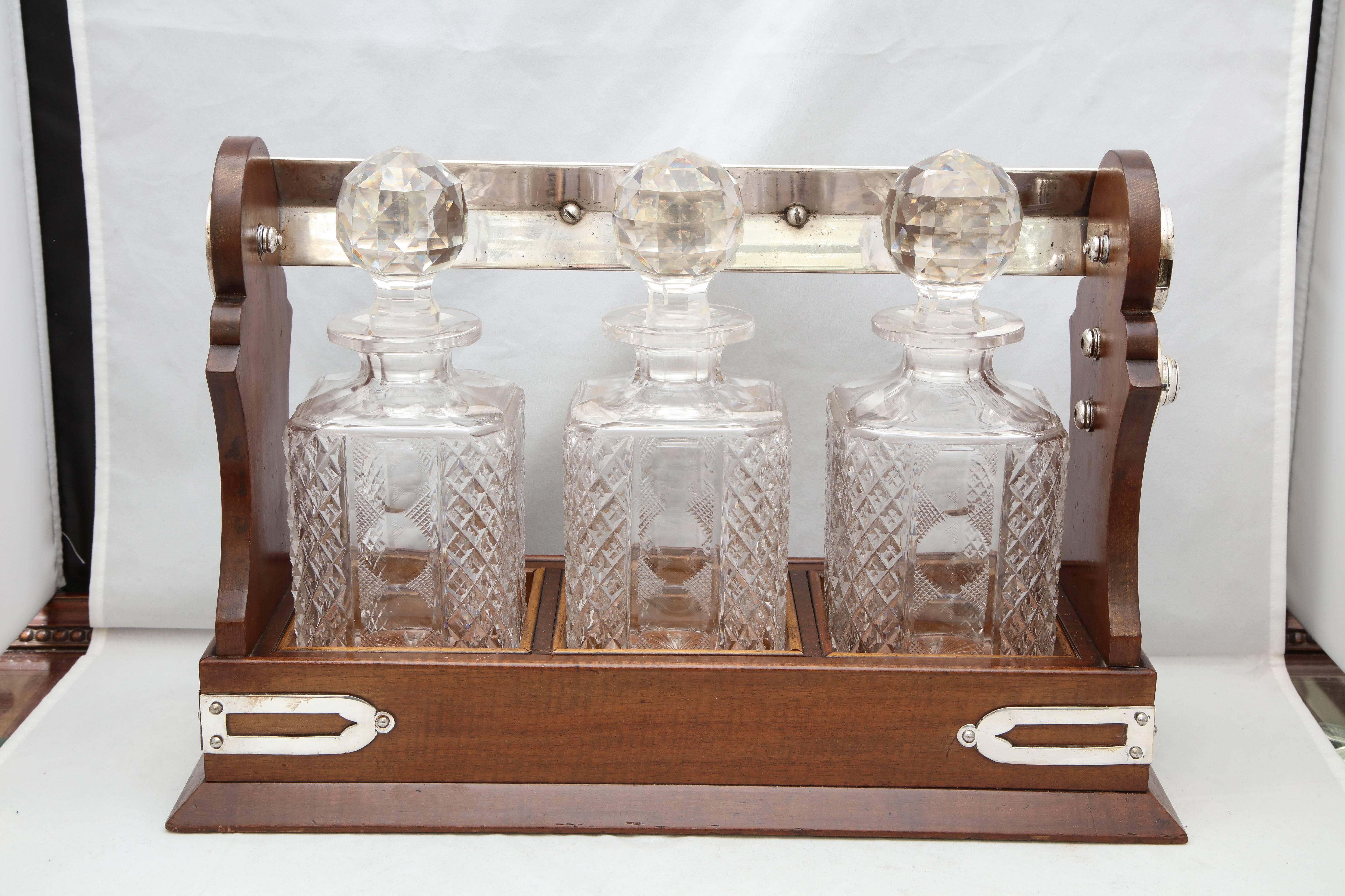 Edwardian Silver Plate-Mounted Wood Three-Bottle Tantalus In Good Condition In New York, NY