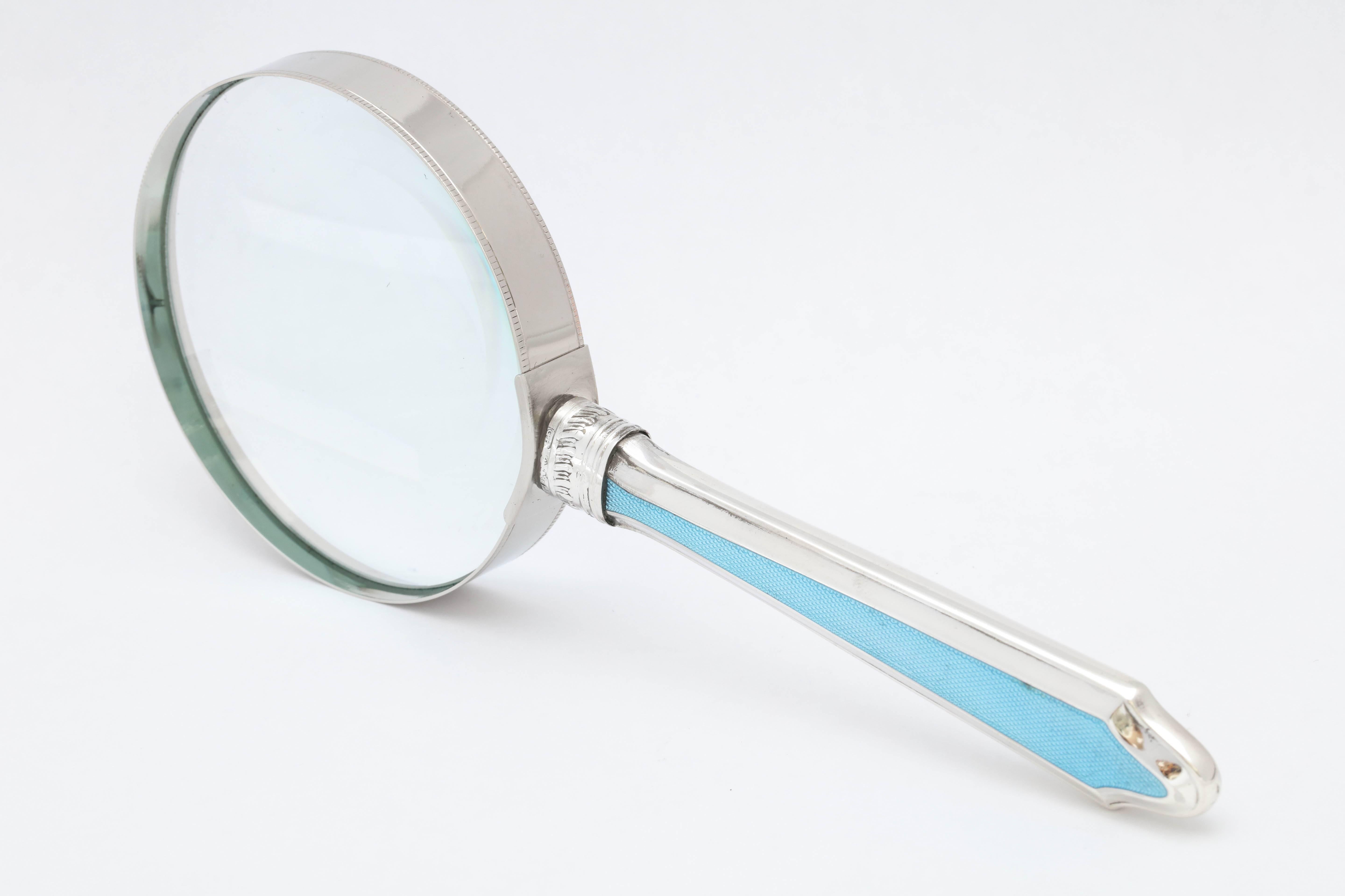 Edwardian Sterling Silver and Blue Guilloche Enamel-Mounted Magnifying Glass In Good Condition For Sale In New York, NY