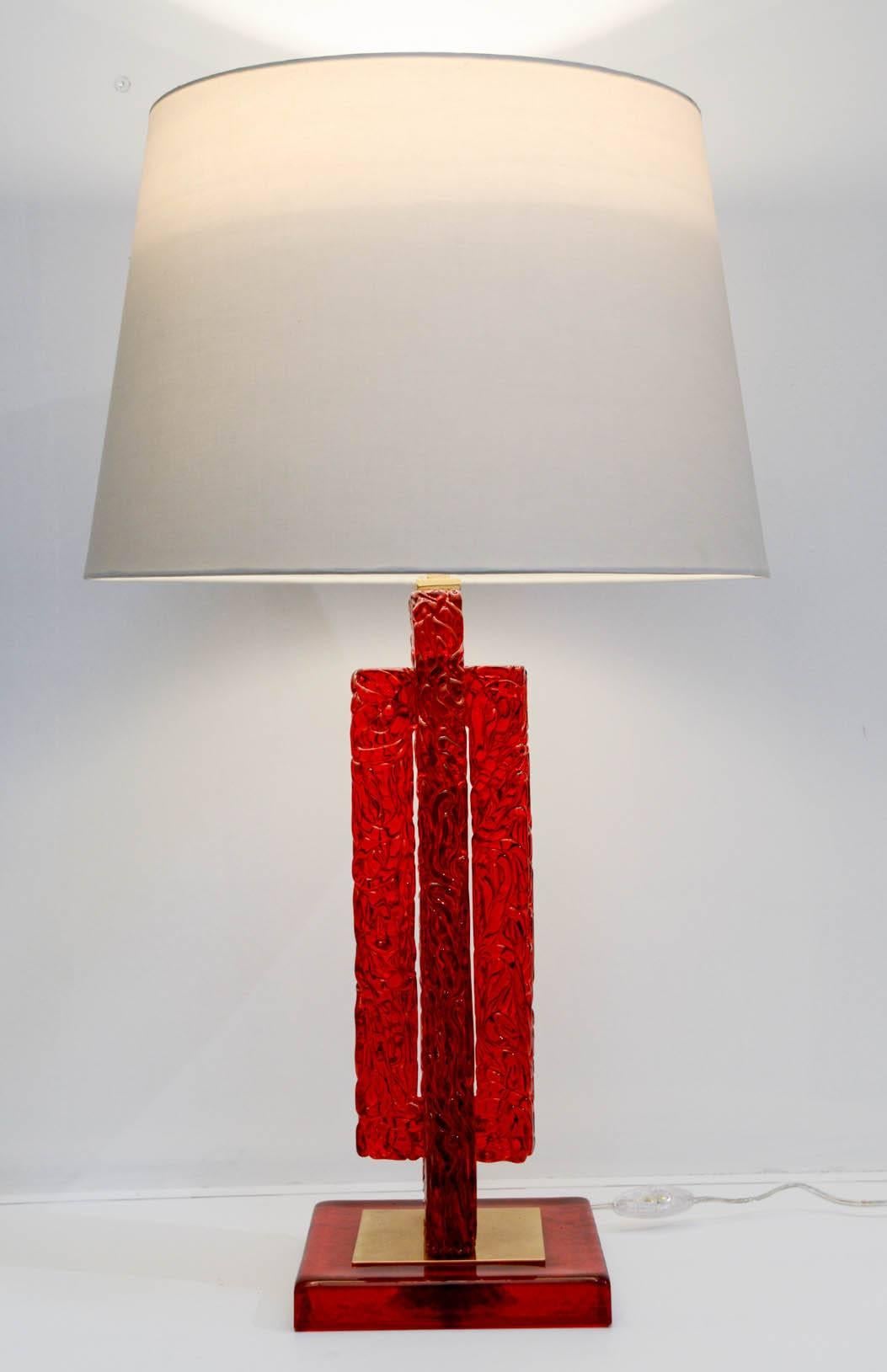 Belle paire de lampes en verre rouge de Murano
Dimensions données sans ombre
Aucune ombre n'est fournie.