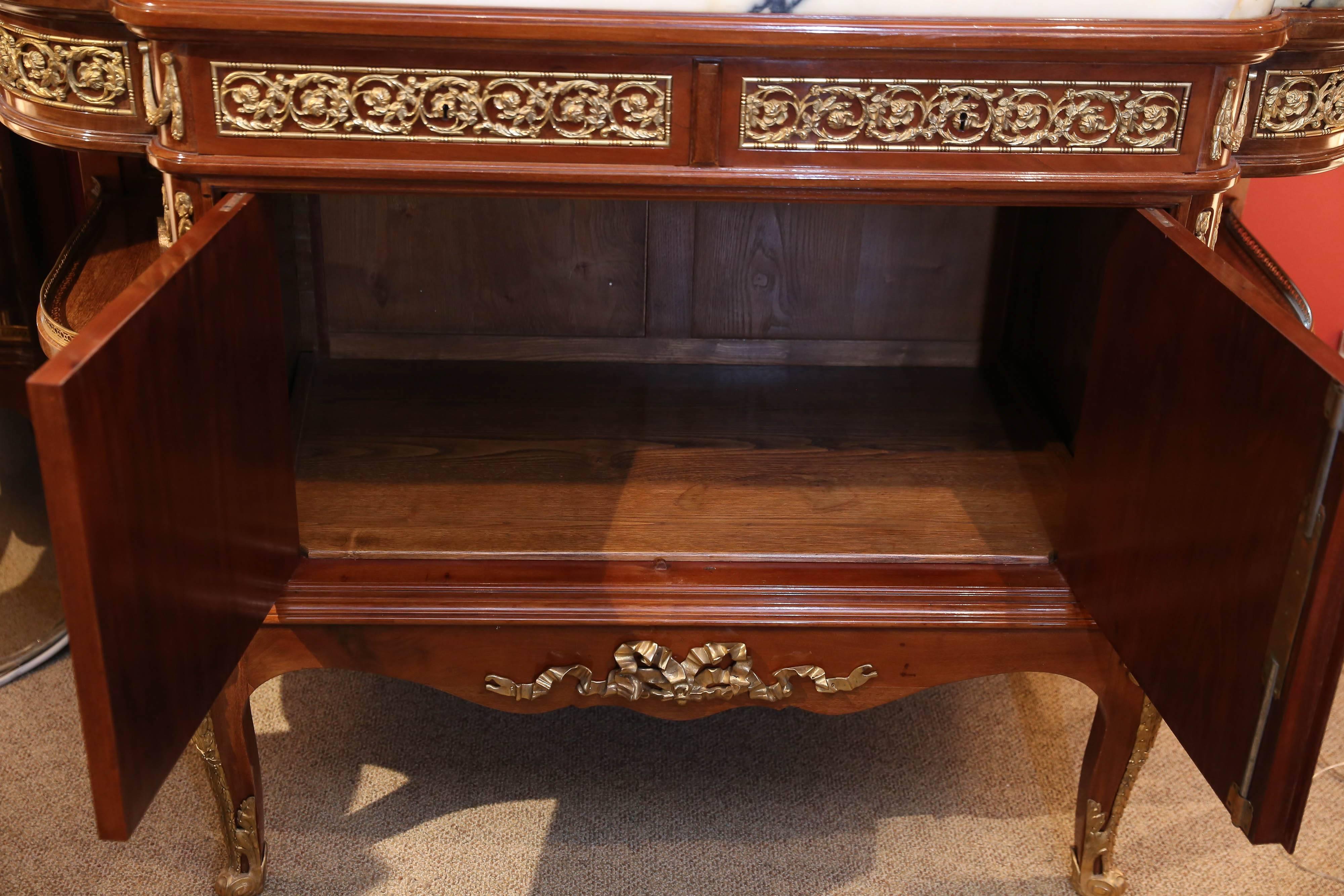 Louis XV/Louis XVI Style Gilt Bronze-Mounted Mahogany Parquetry Commode For Sale 2
