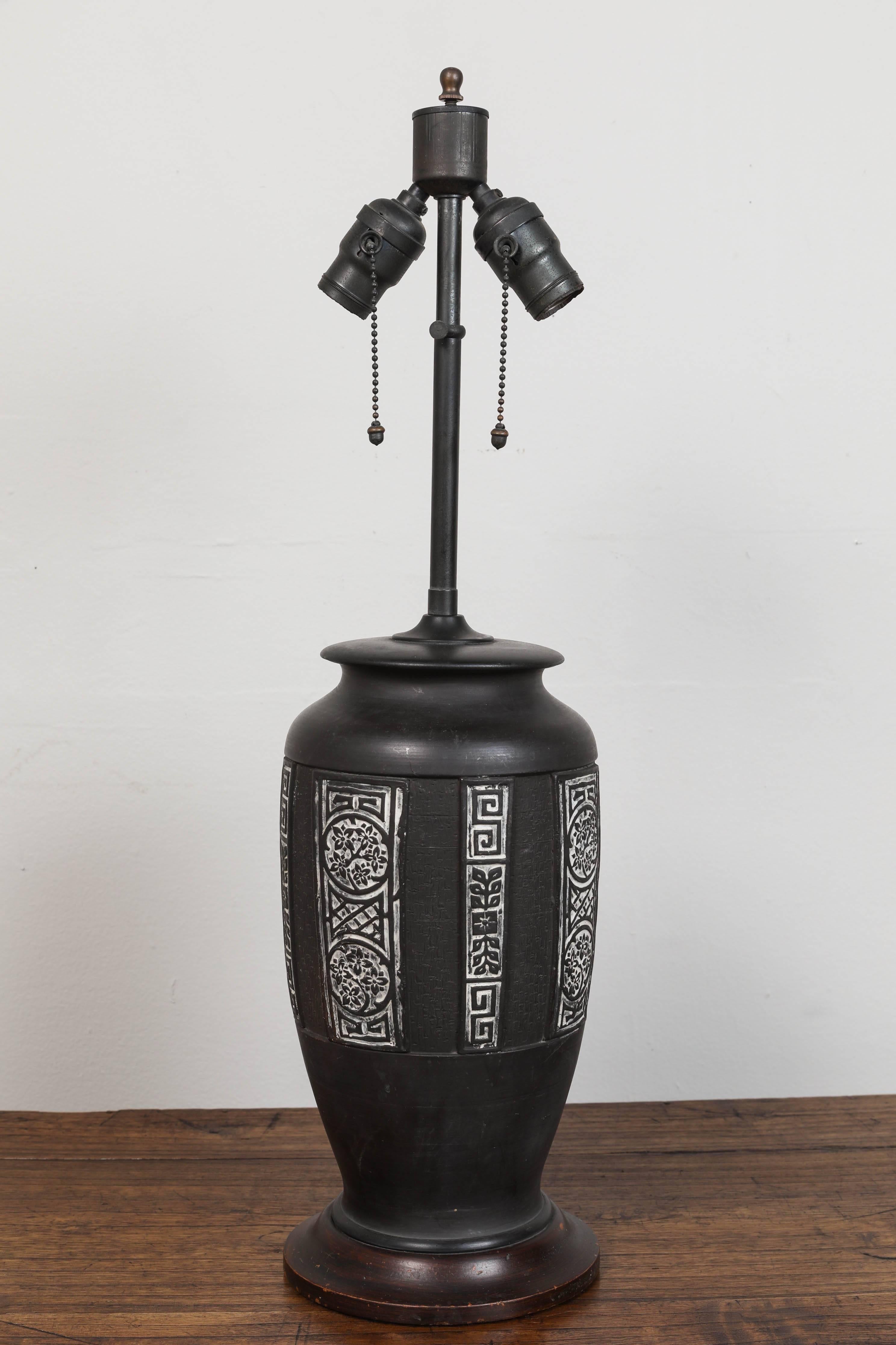 Hand-Crafted Chinese Ceramic Table Lamp For Sale