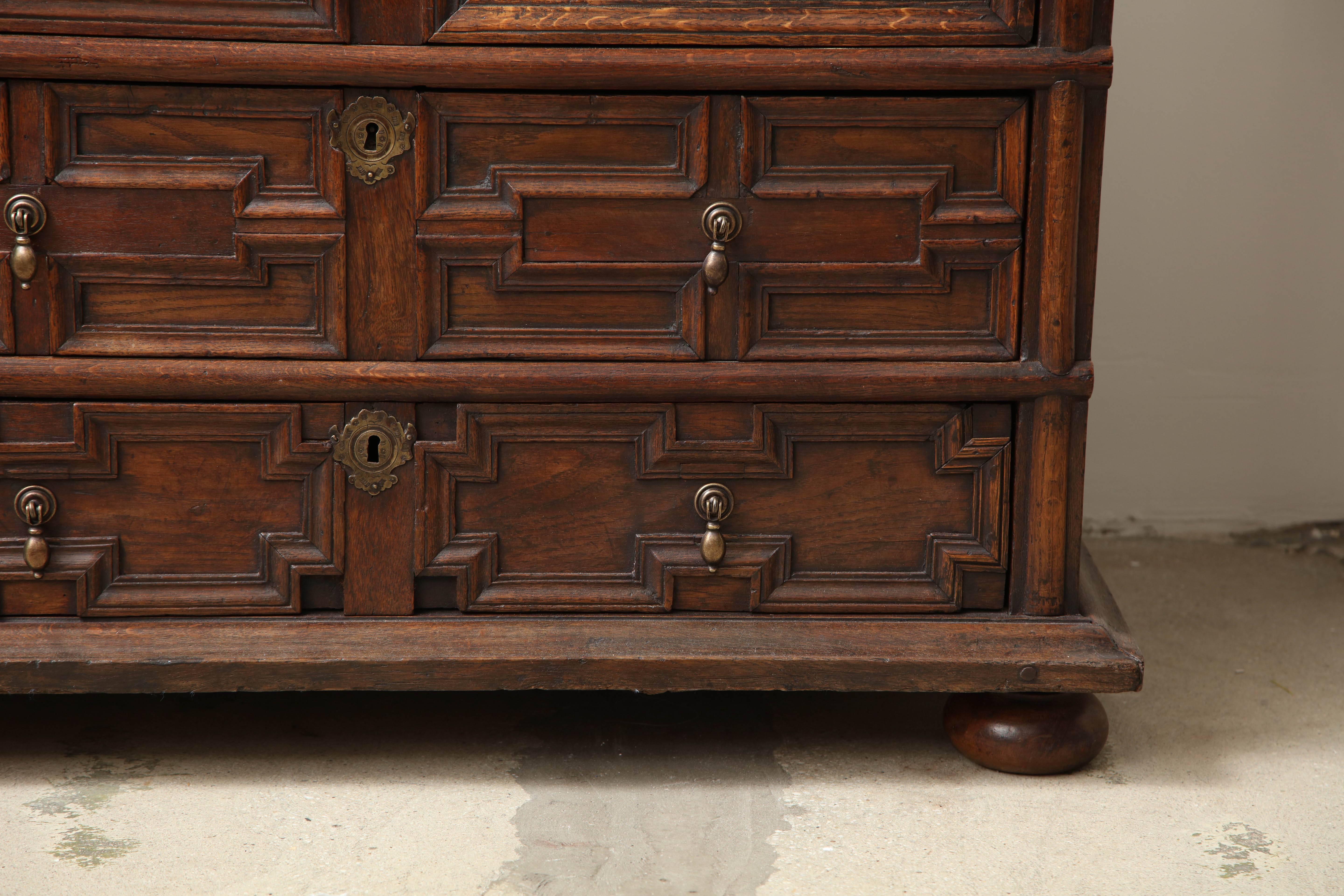 18th Century English Oak Chest In Good Condition For Sale In West Hollywood, CA