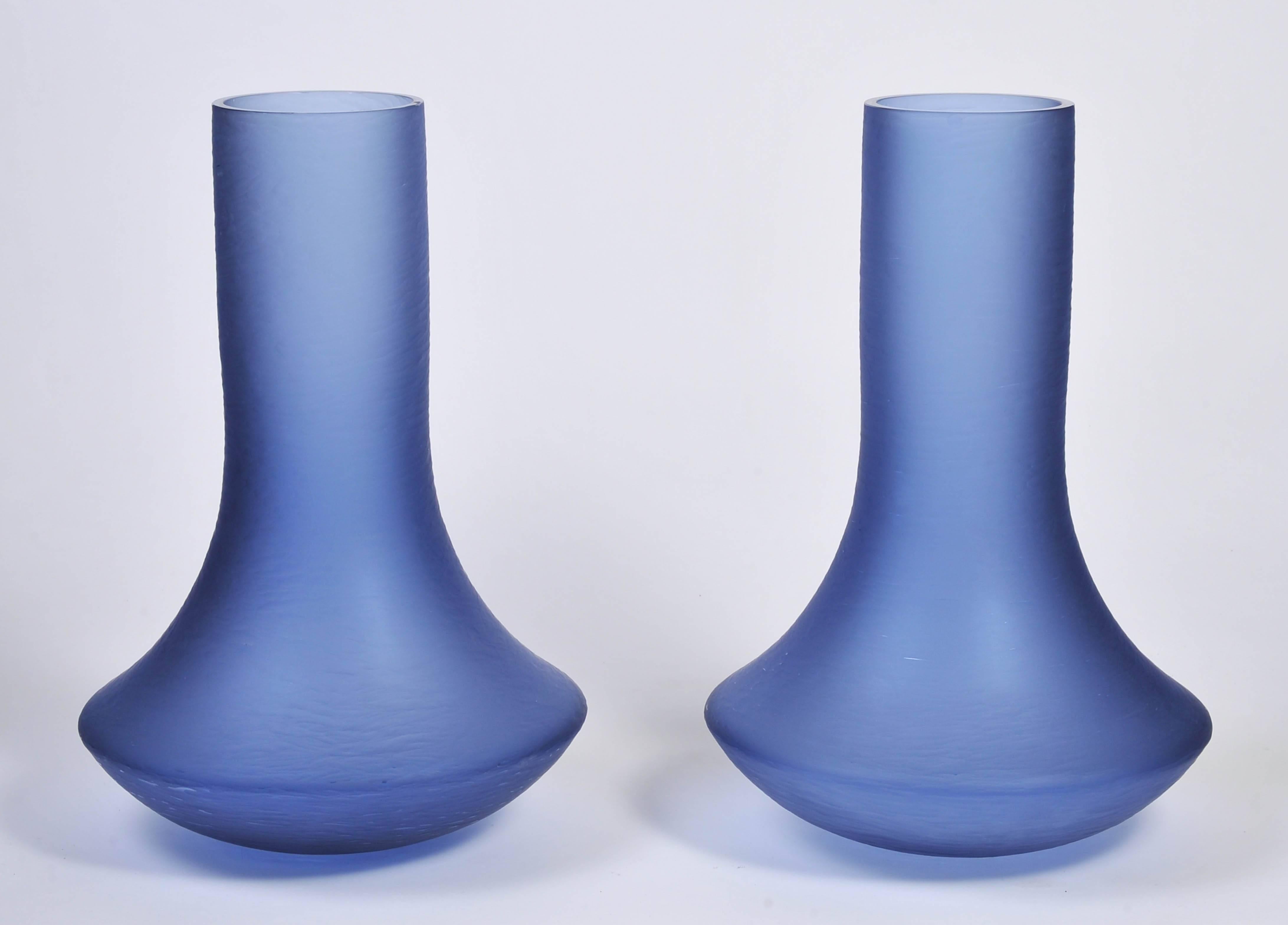 1980s Italian Venetian very good quality pair of blue Murano iridescent vases signed Donghia.