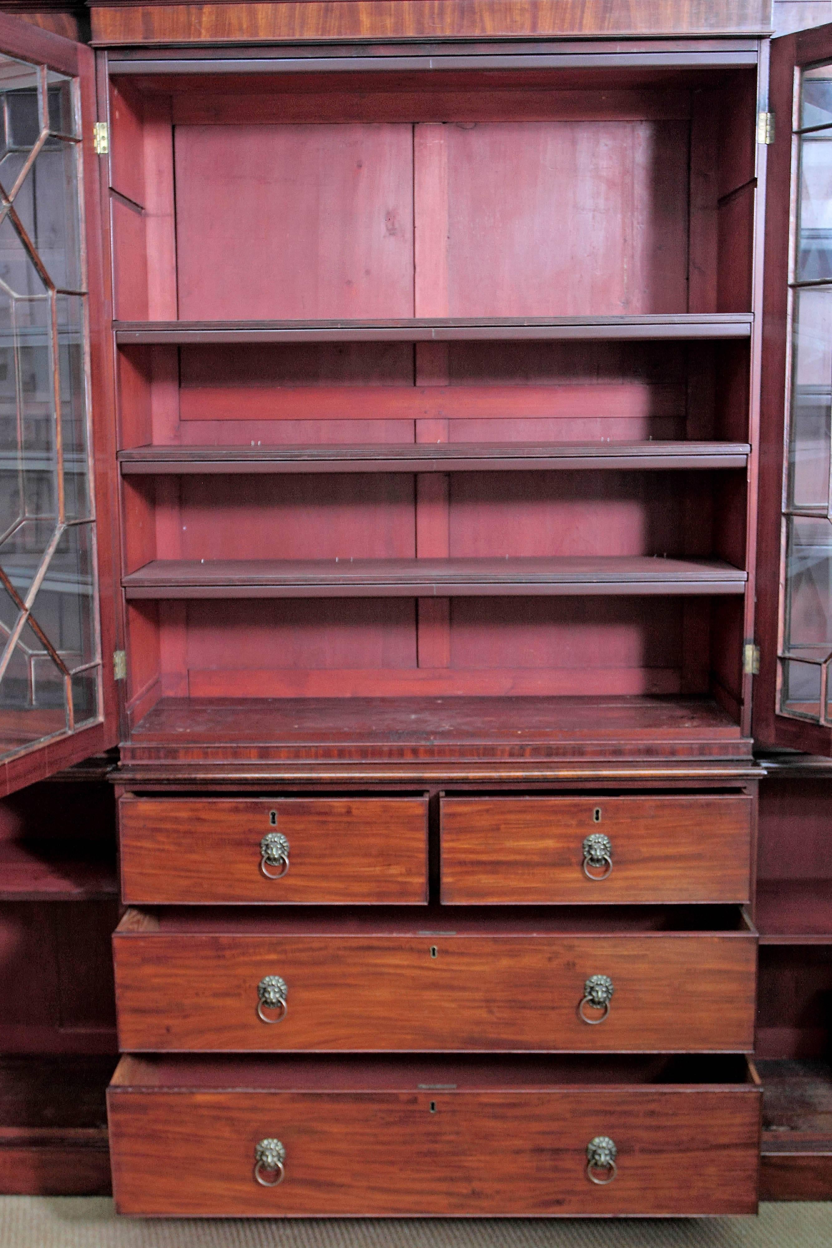 Elegant Period George III Mahogany Breakfront Bookcase / China Cabinet 1