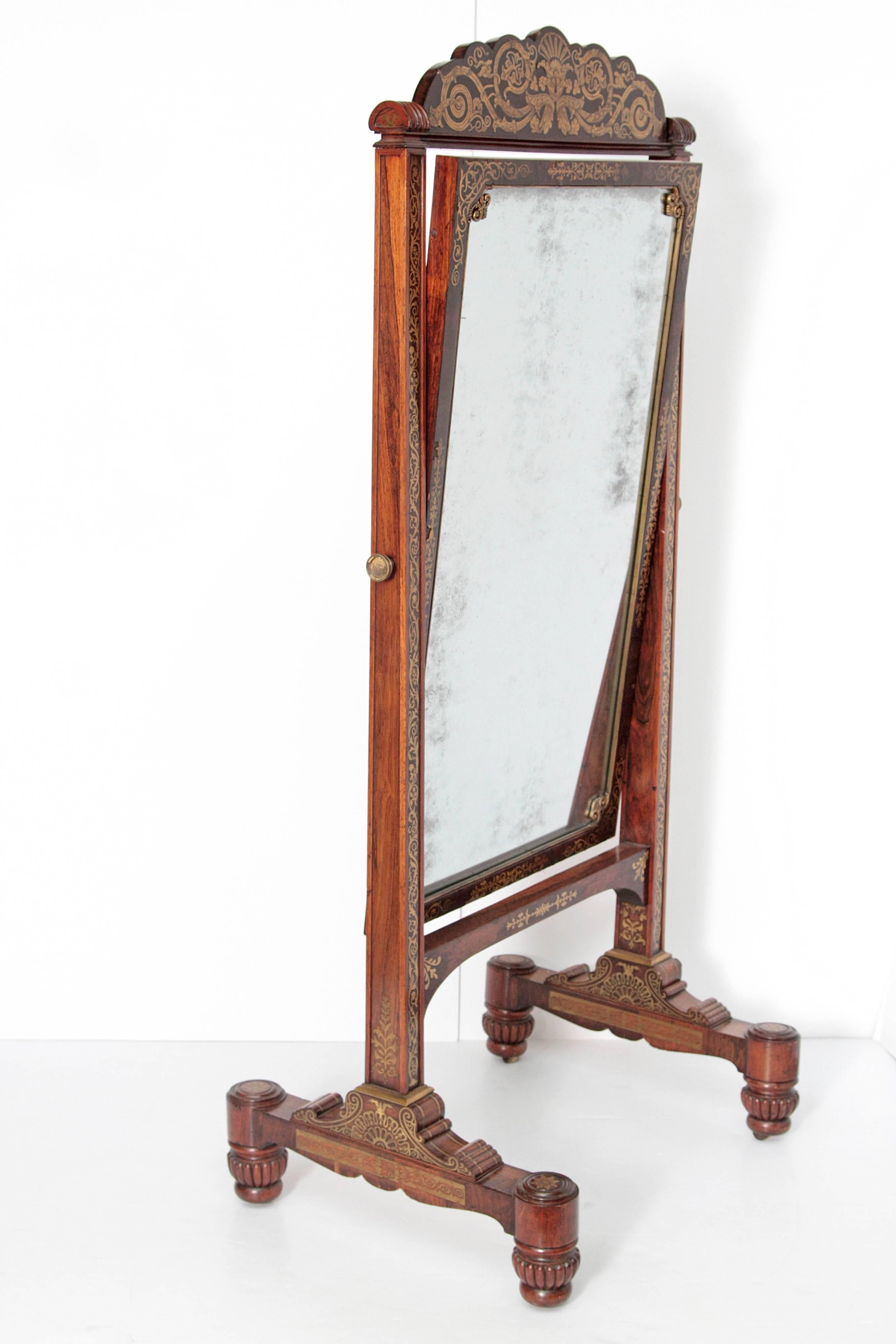 Intarsio Specchio chevale Regency del XIX secolo in palissandro con intarsi in ottone e lavorazione Boulle in vendita