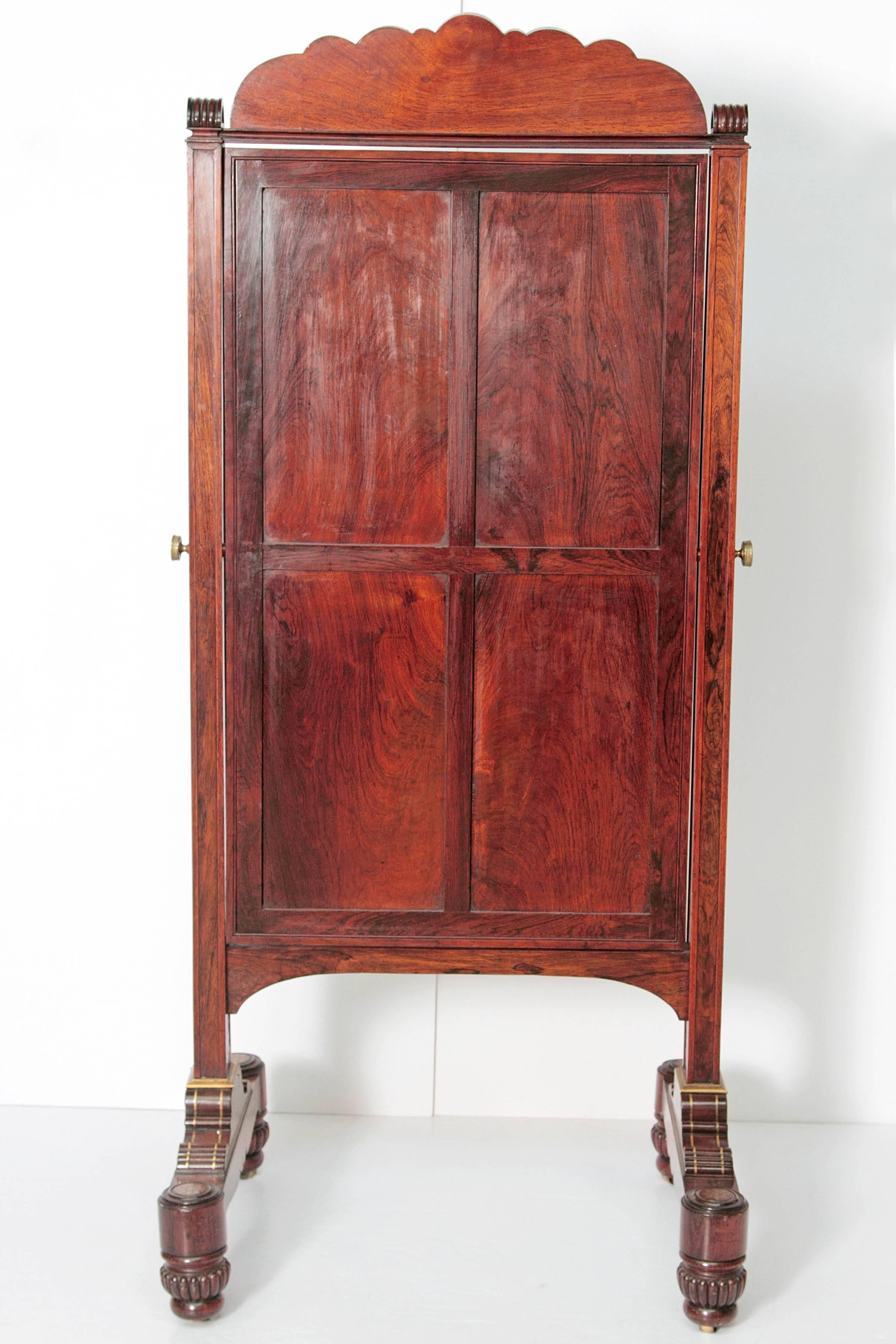 Specchio chevale Regency del XIX secolo in palissandro con intarsi in ottone e lavorazione Boulle in vendita 3